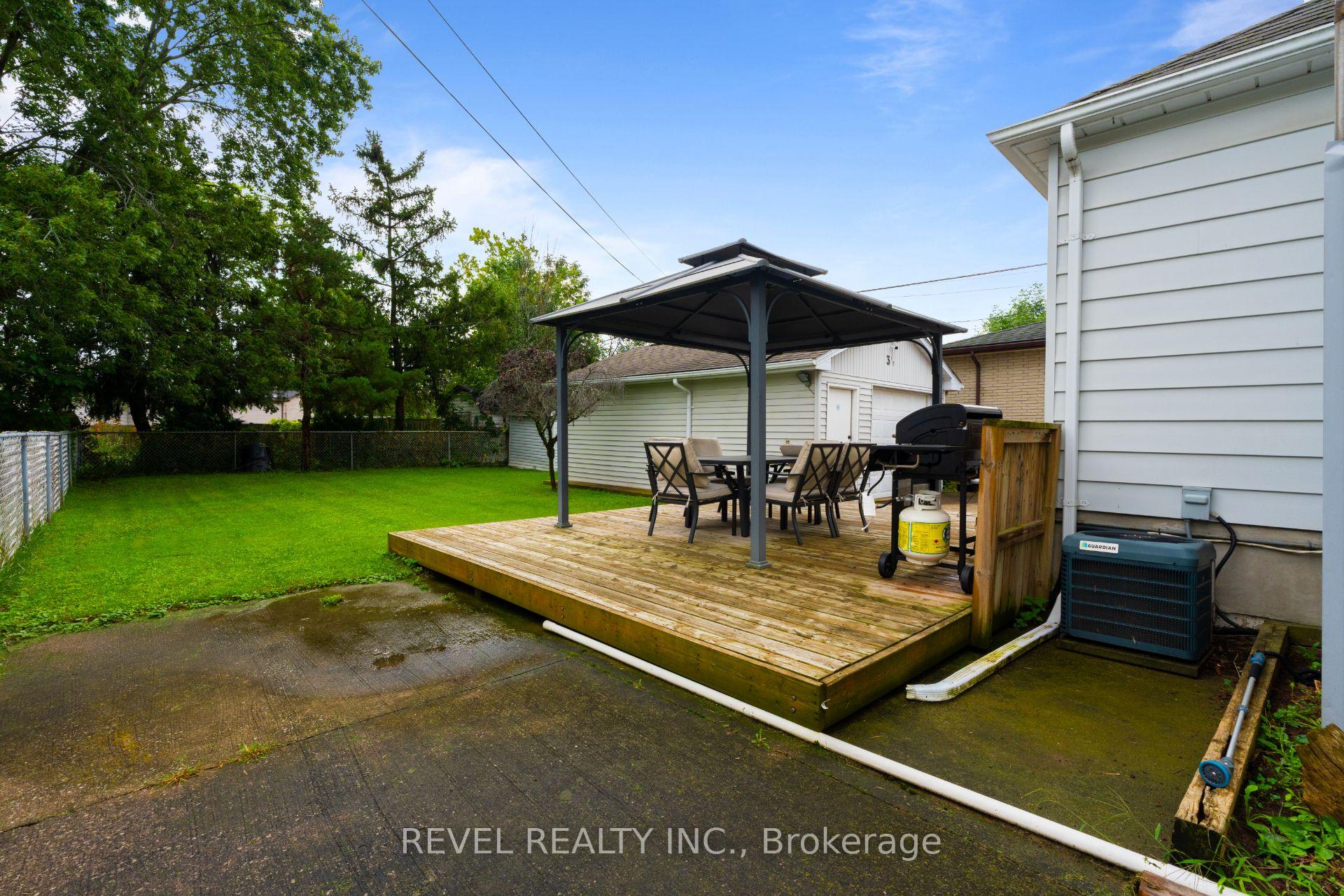 Photo 33 of 3 1/2 Dundonald Street, St. Catharines, Secord Woods — HOMEH
