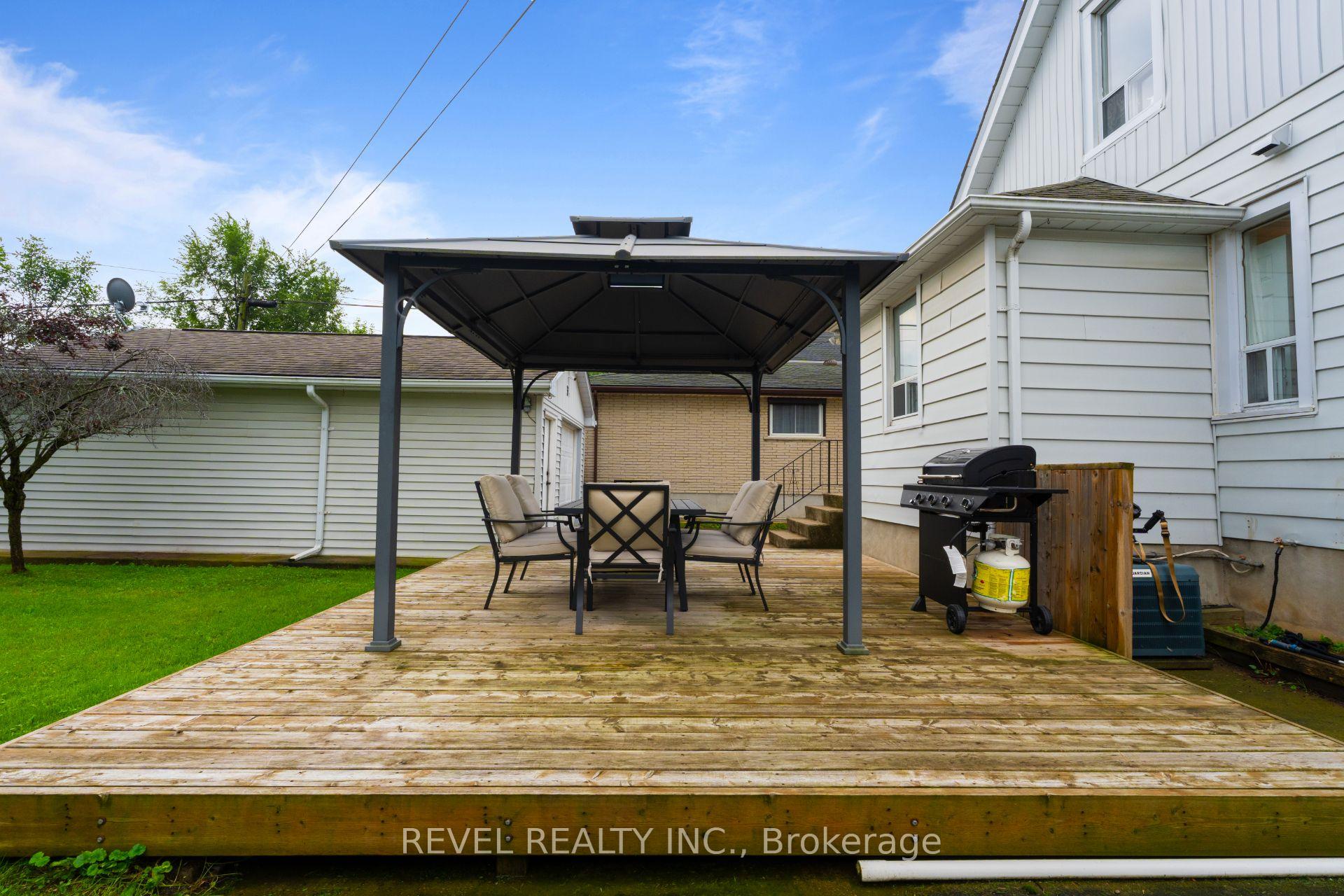 Photo 34 of 3 1/2 Dundonald Street, St. Catharines, Secord Woods — HOMEH