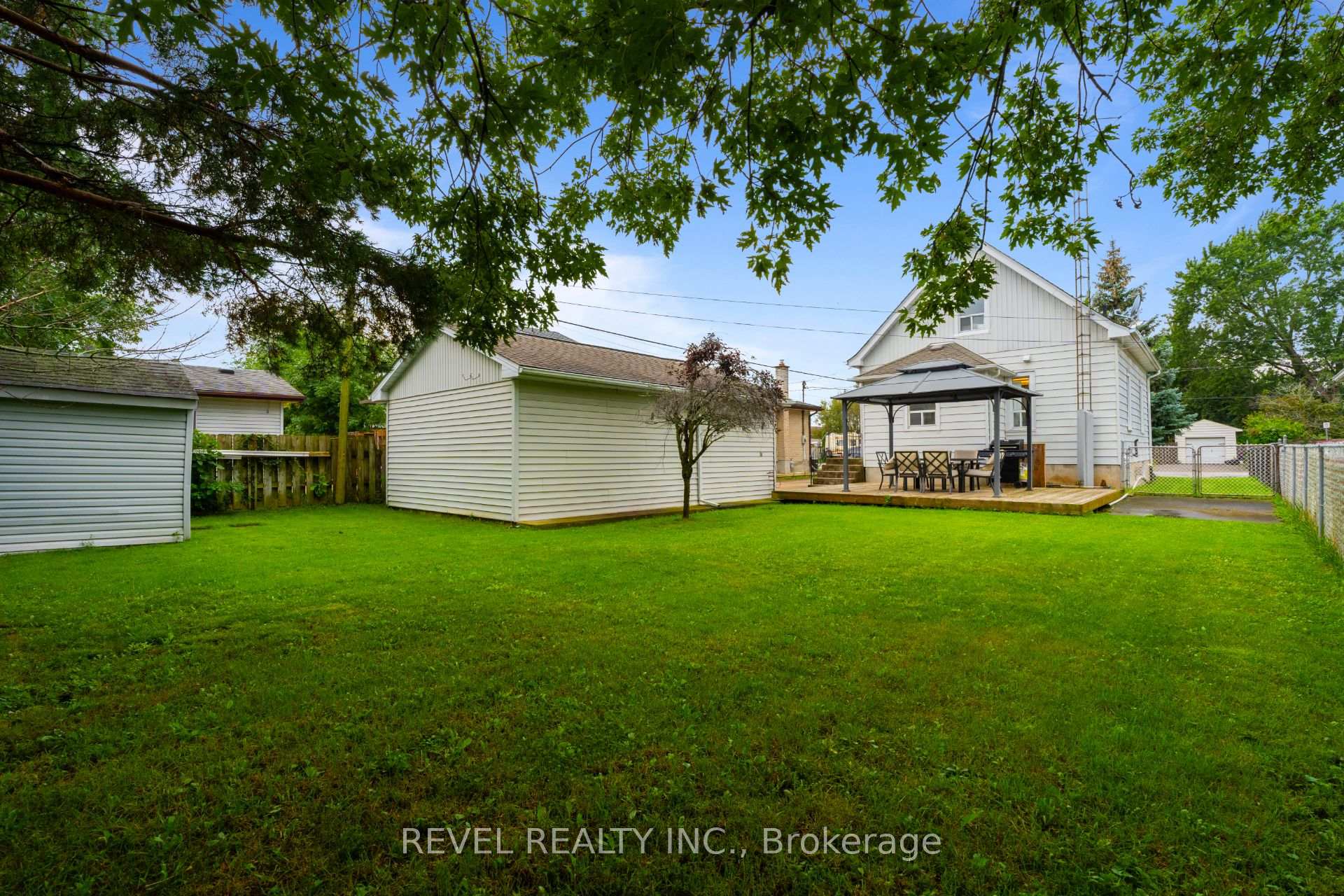 Photo 36 of 3 1/2 Dundonald Street, St. Catharines, Secord Woods — HOMEH