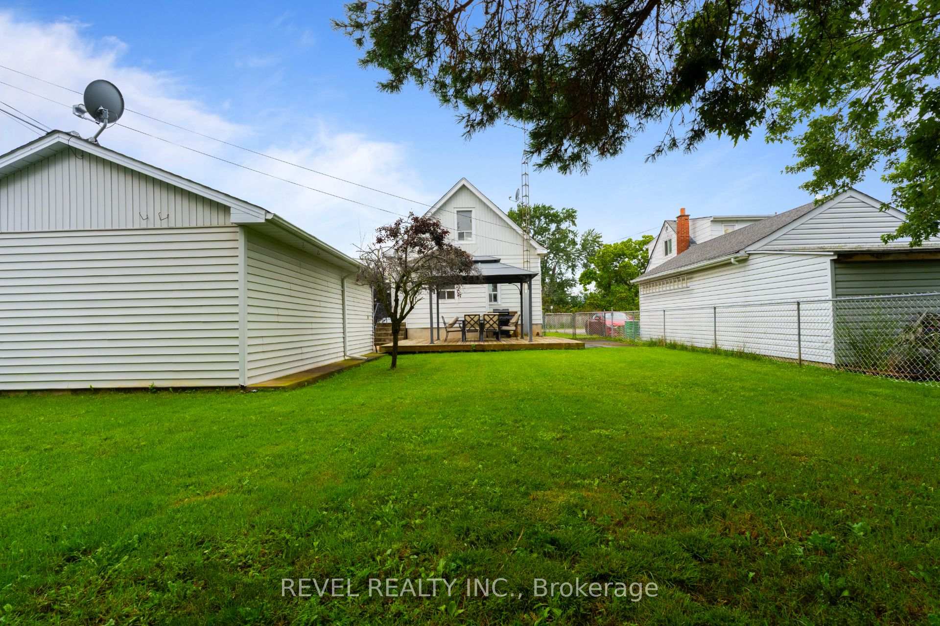 Photo 37 of 3 1/2 Dundonald Street, St. Catharines, Secord Woods — HOMEH
