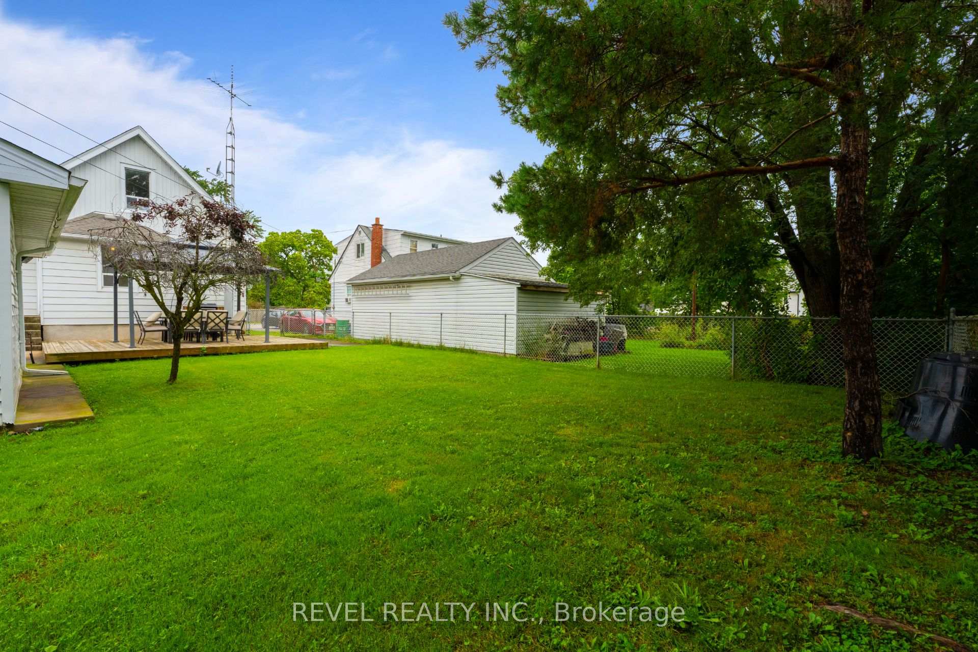 Photo 38 of 3 1/2 Dundonald Street, St. Catharines, Secord Woods — HOMEH
