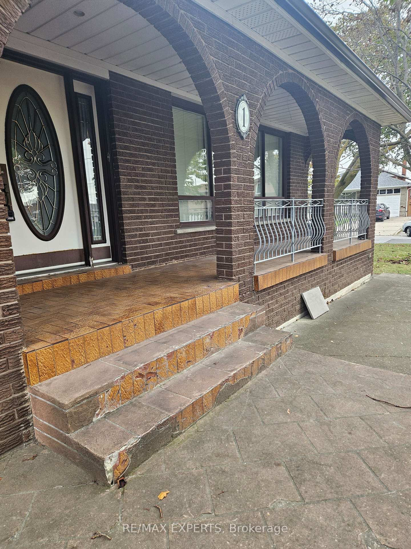 Photo 2 of 1 Byworth Boulevard, Etobicoke, Kingsview Village-The Westway — HOMEH
