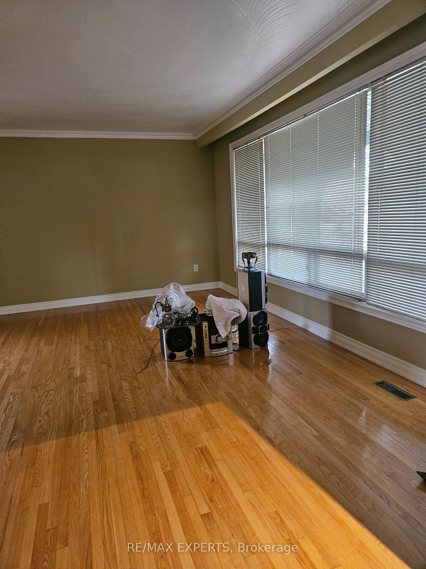 Photo 7 of 1 Byworth Boulevard, Etobicoke, Kingsview Village-The Westway — HOMEH