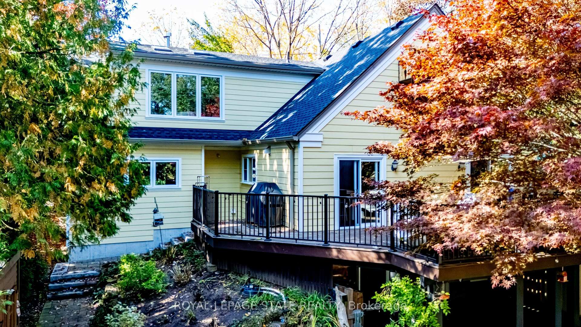 Photo 3 of 22 Parkview Row, Hamilton, Dundas — HOMEH