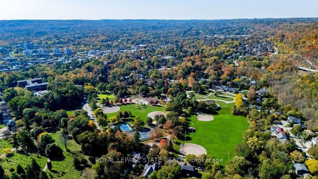 Photo 5 of 22 Parkview Row, Hamilton, Dundas — HOMEH