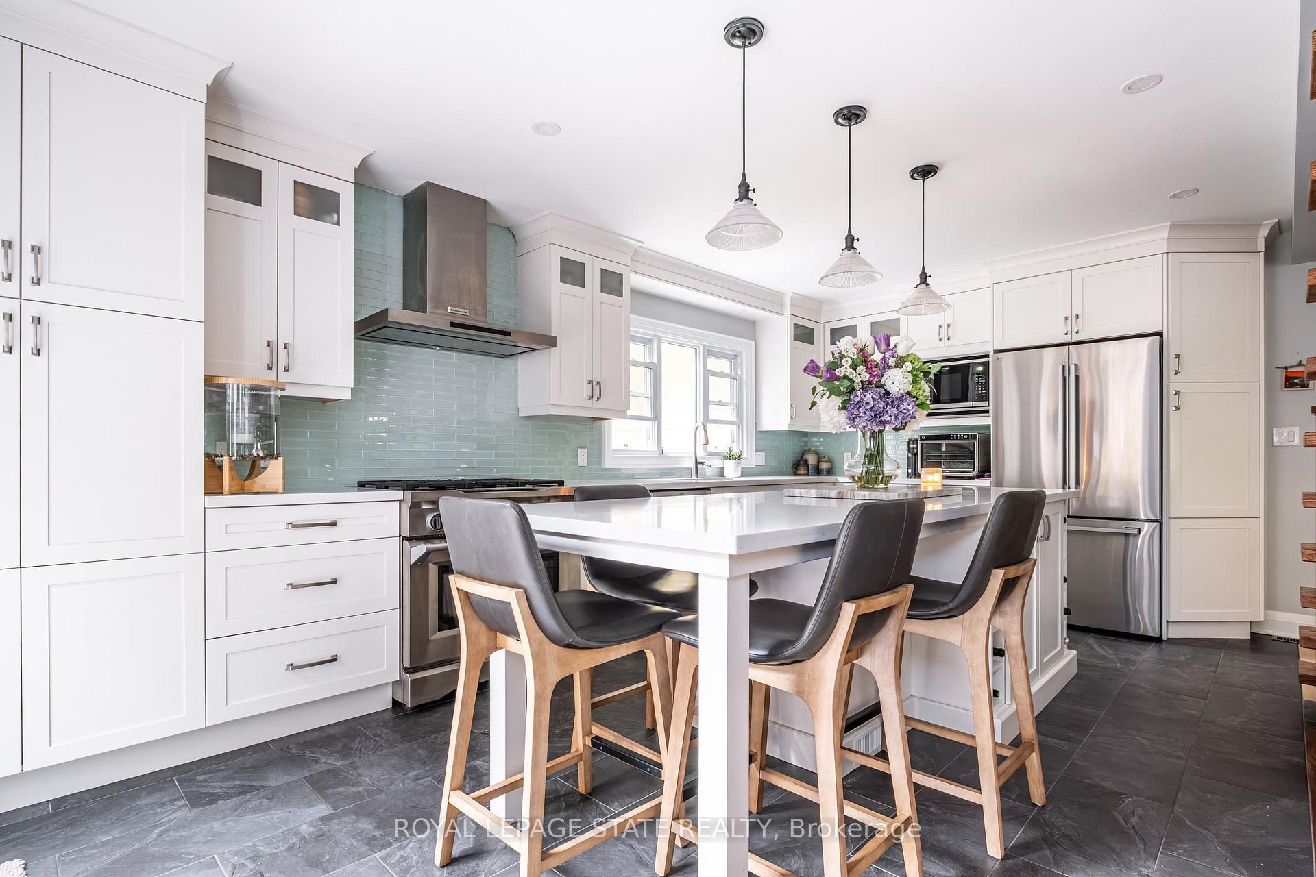 Photo 12 of 22 Parkview Row, Hamilton, Dundas — HOMEH