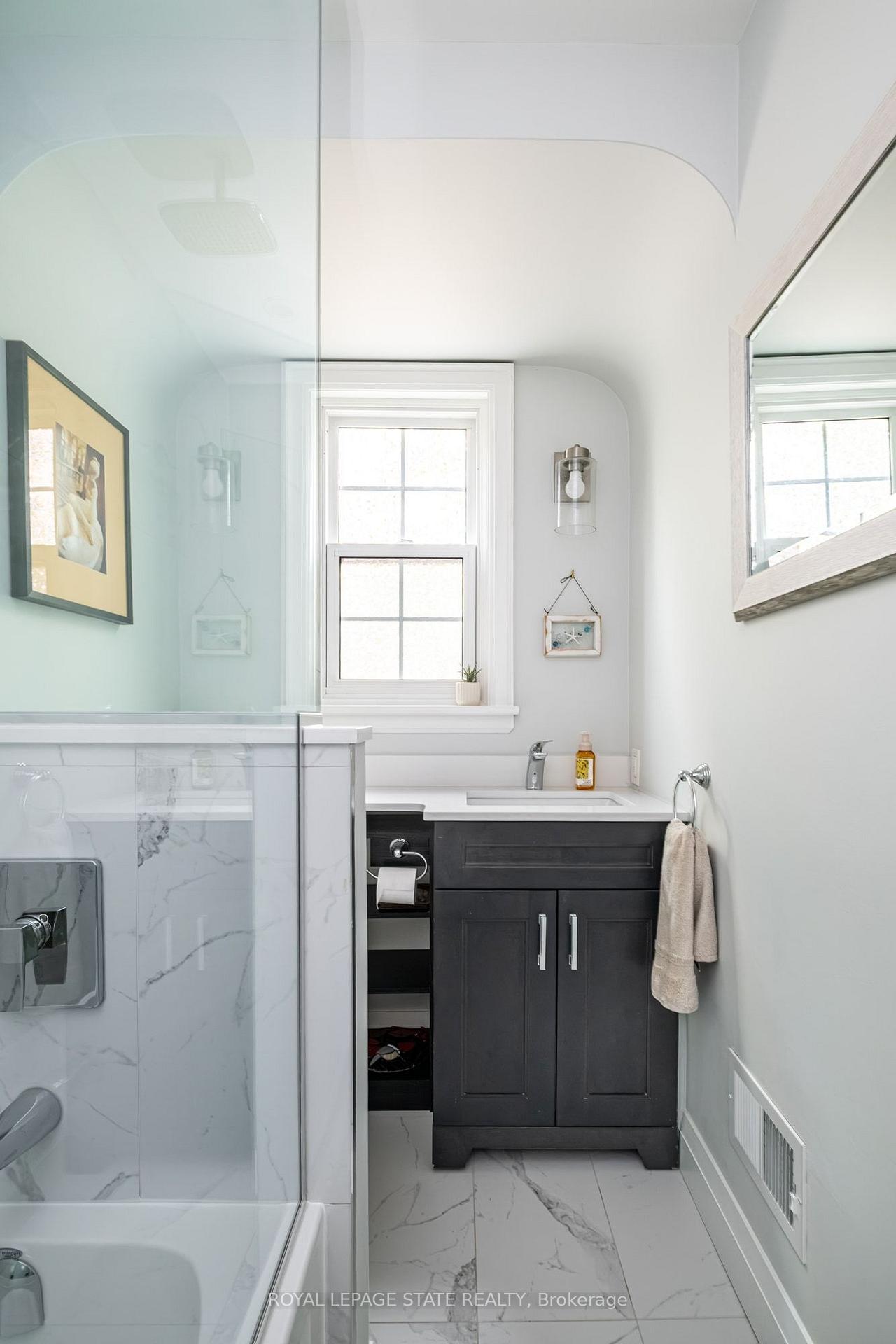 Photo 21 of 22 Parkview Row, Hamilton, Dundas — HOMEH
