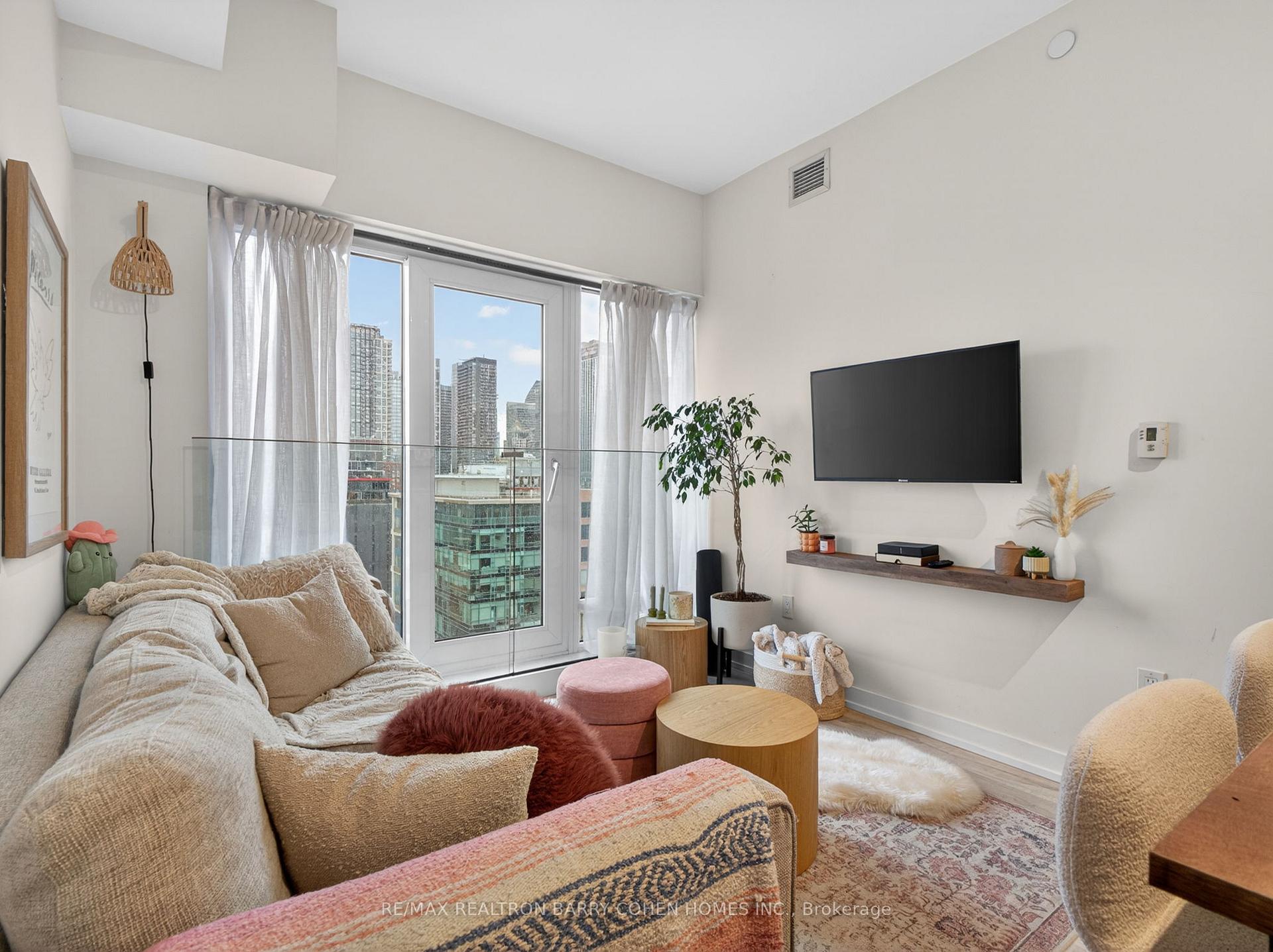 Photo 6 of Unit PH3, 2 Augusta Avenue, Toronto, Waterfront Communities — HOMEH