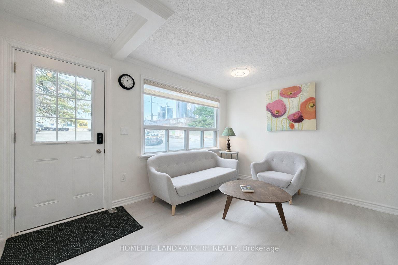 Photo 3 of Unit A, 46 Glen Cameron Road, Markham, Thornhill — HOMEH