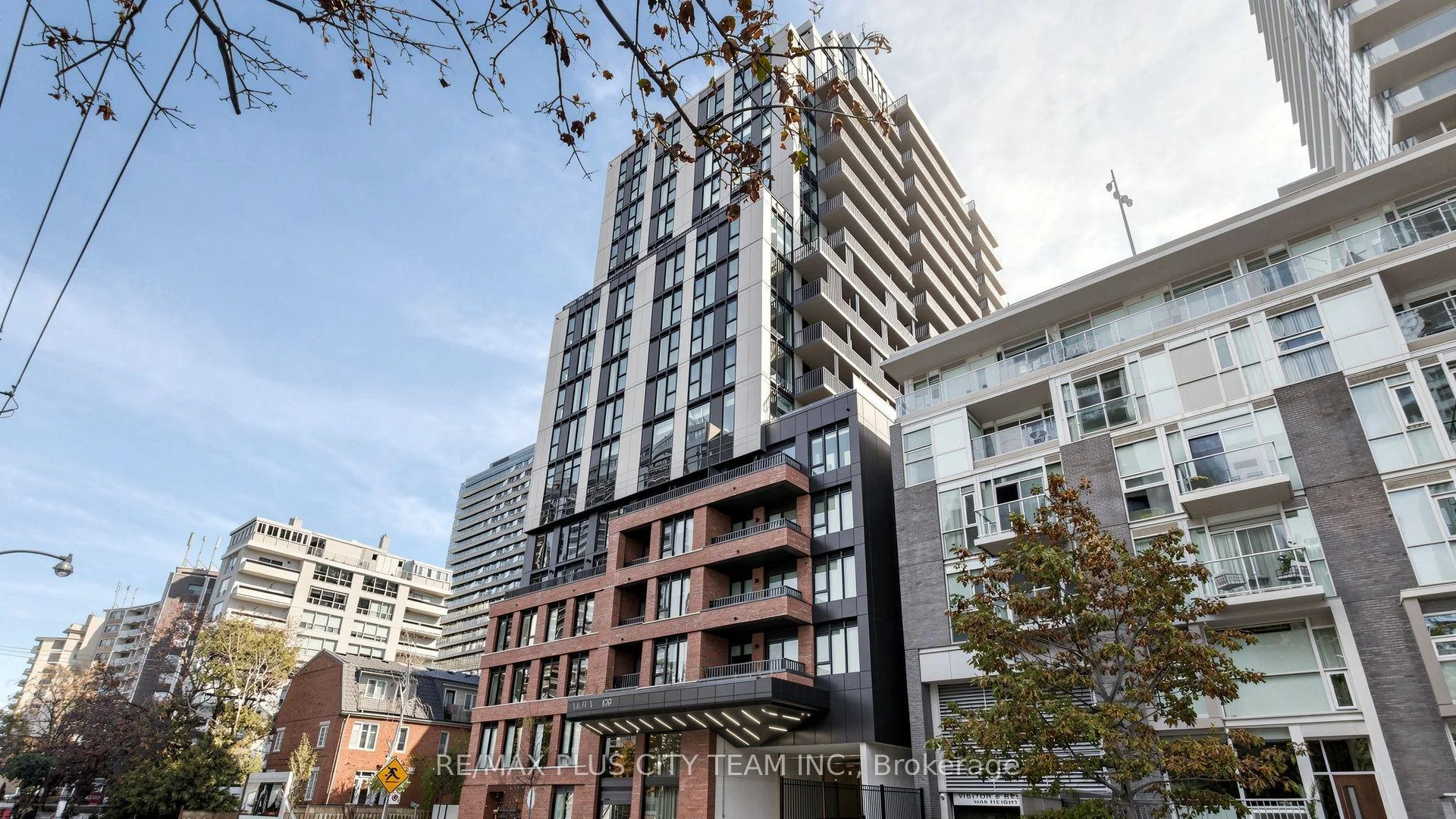 Front of Unit 1407, 109 Erskine Avenue
