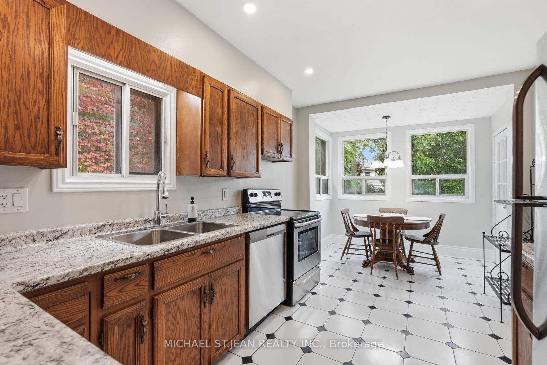 Photo 19 of 105 Balmoral Avenue N, Hamilton, Crown Point — HOMEH