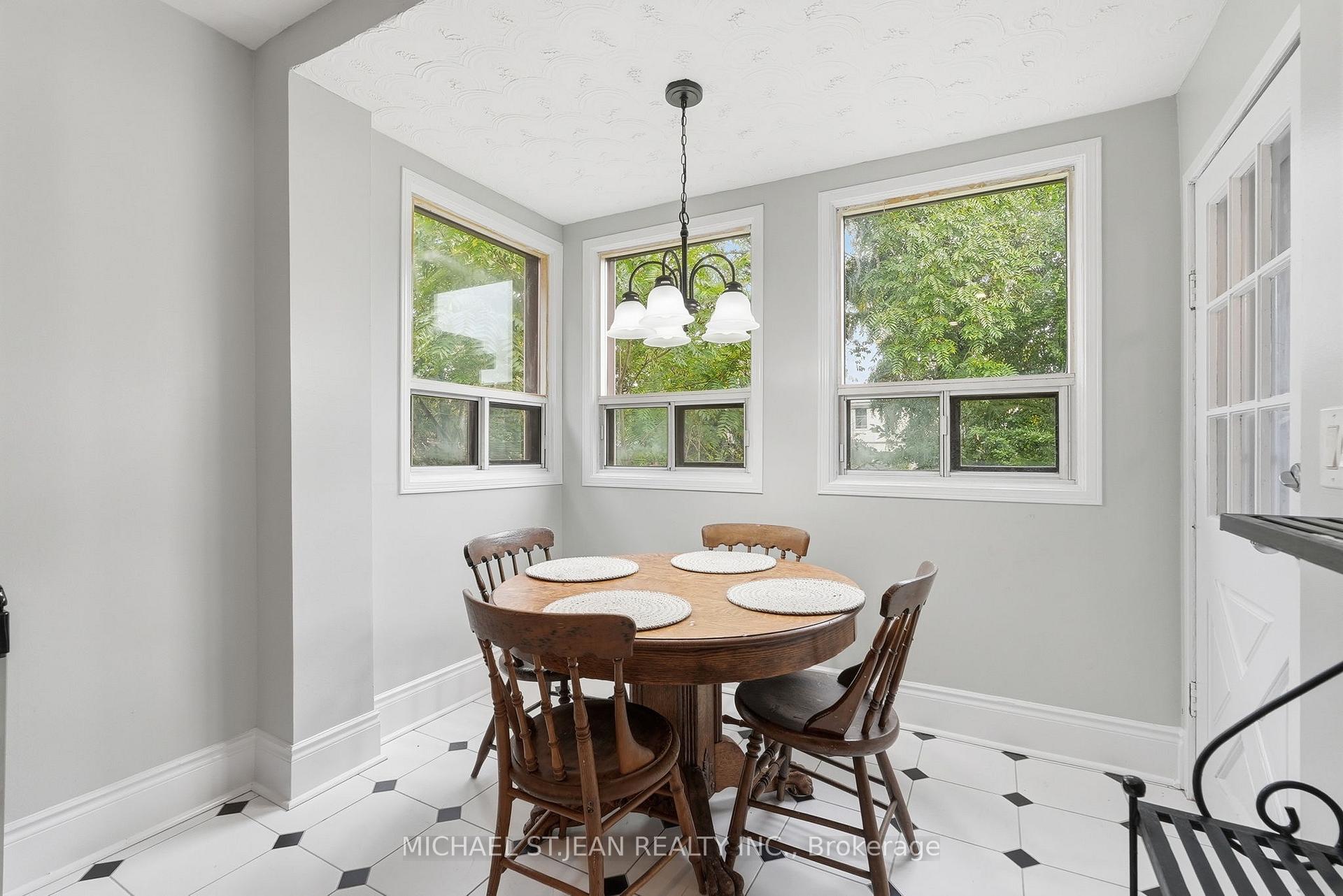 Photo 20 of 105 Balmoral Avenue N, Hamilton, Crown Point — HOMEH