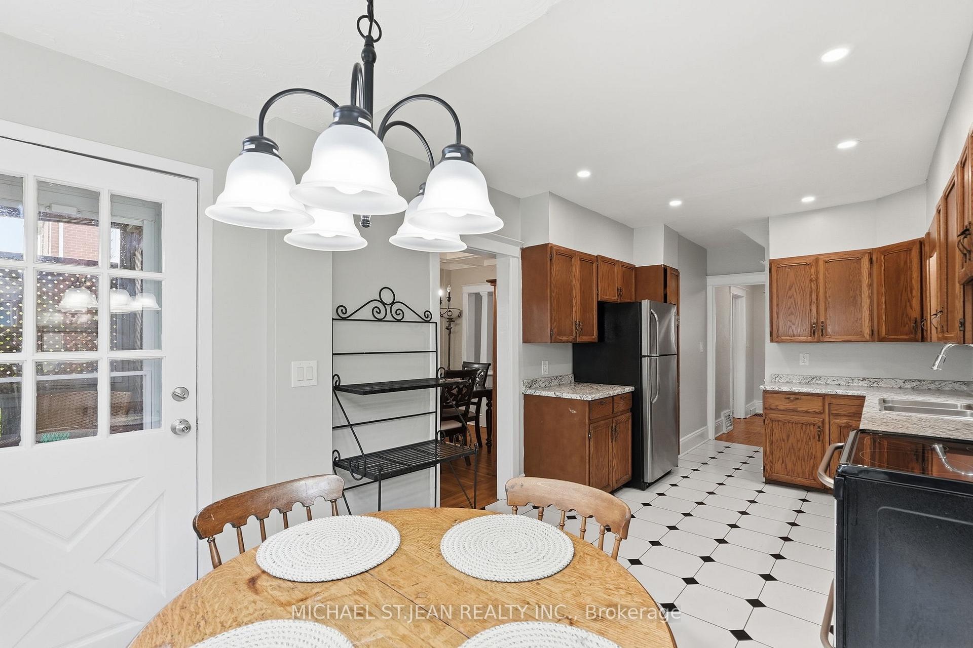 Photo 21 of 105 Balmoral Avenue N, Hamilton, Crown Point — HOMEH