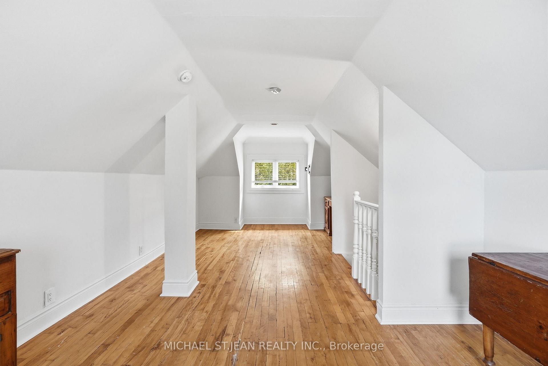 Photo 32 of 105 Balmoral Avenue N, Hamilton, Crown Point — HOMEH