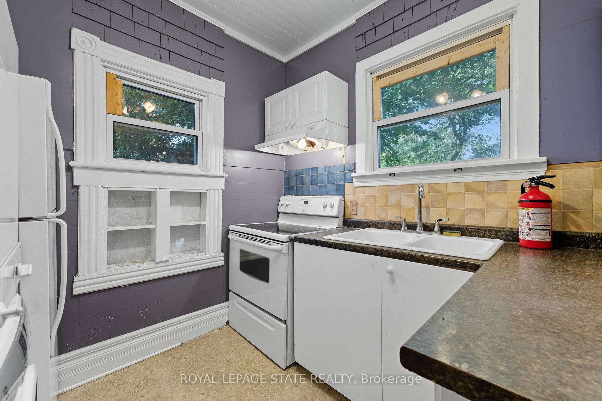 Photo 21 of 8 Tasker Street, St. Catharines, E. Chester — HOMEH