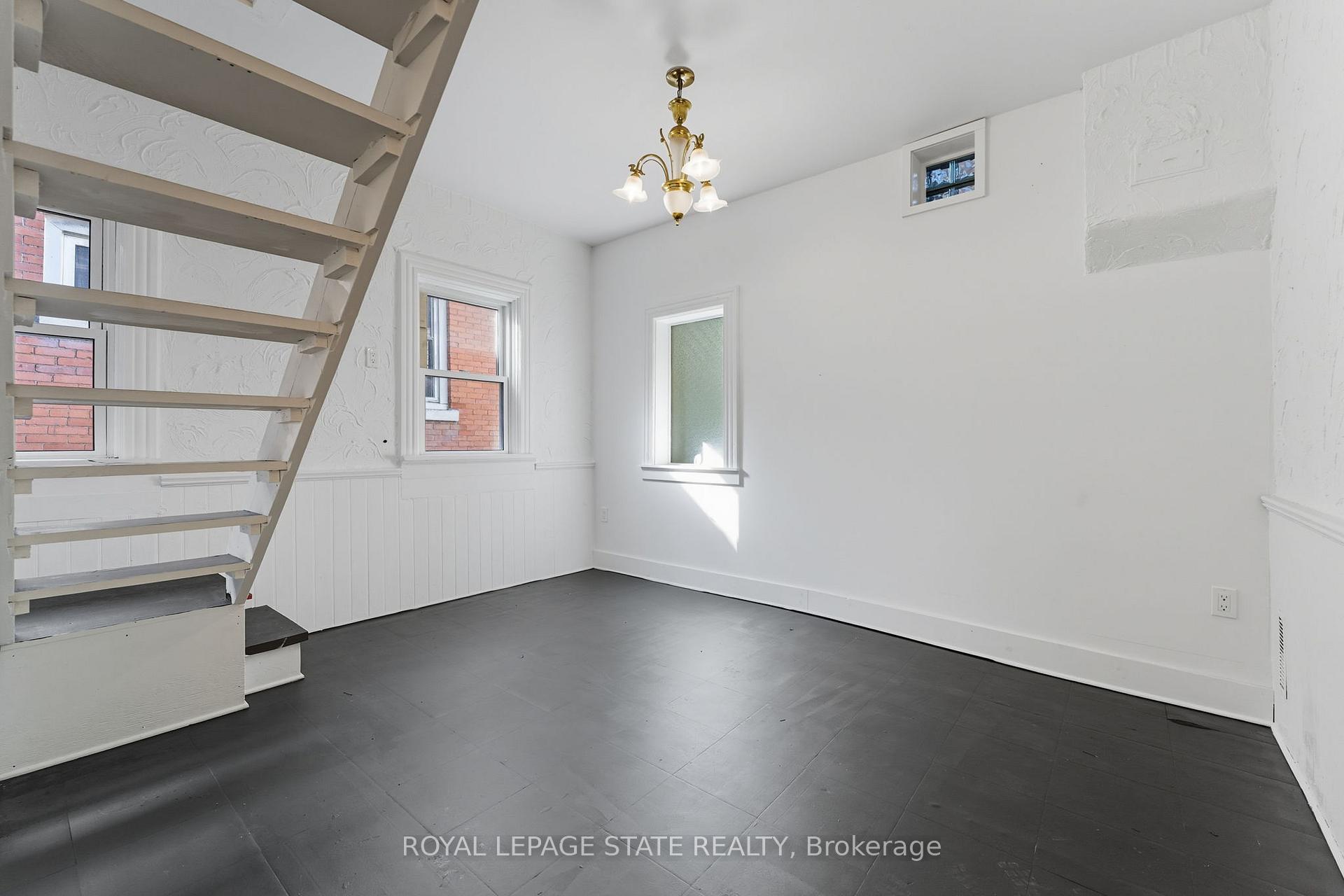 Photo 25 of 8 Tasker Street, St. Catharines, E. Chester — HOMEH