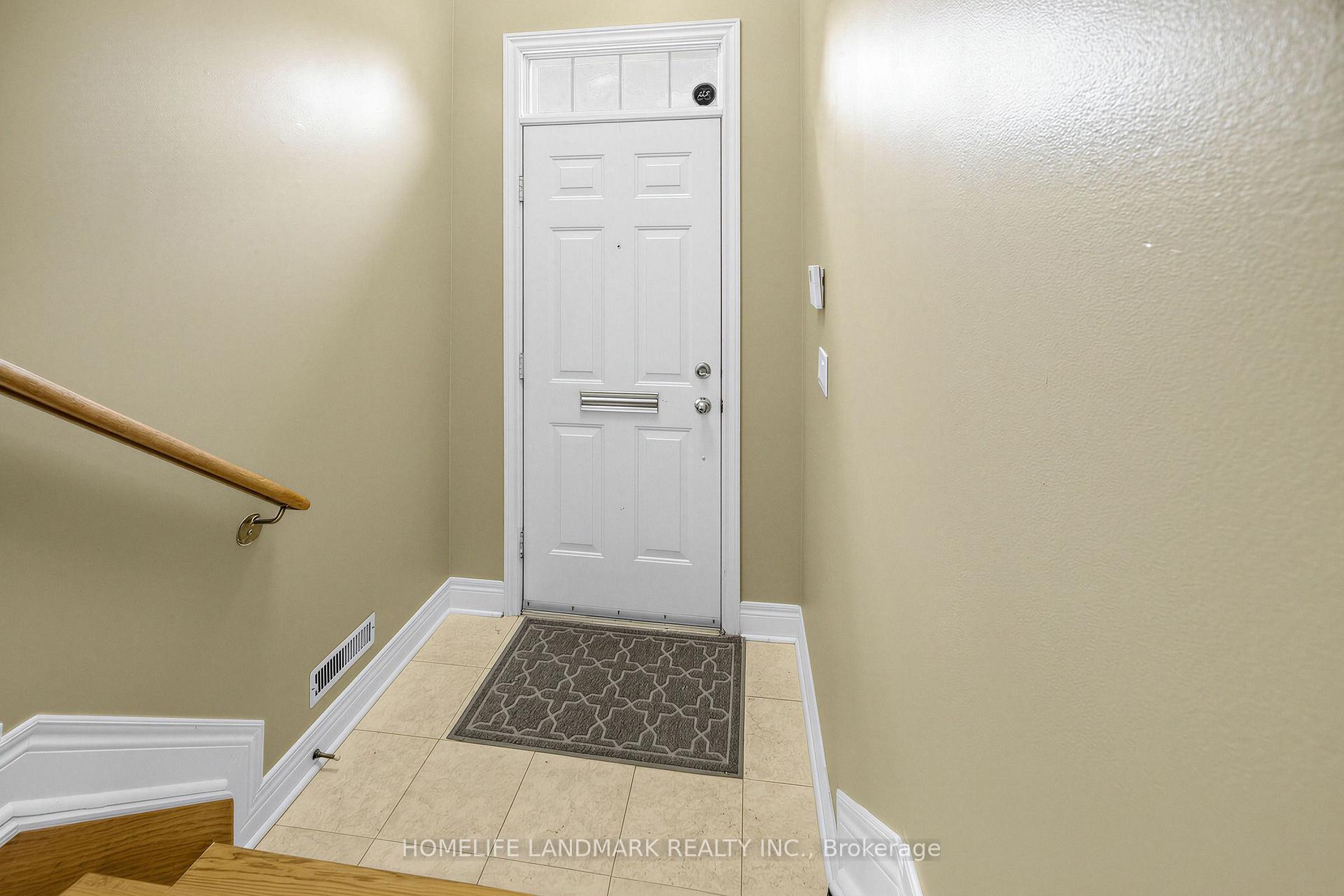 Photo 4 of Unit B, 2283 Lake Shore Boulevard, Etobicoke, Mimico — HOMEH