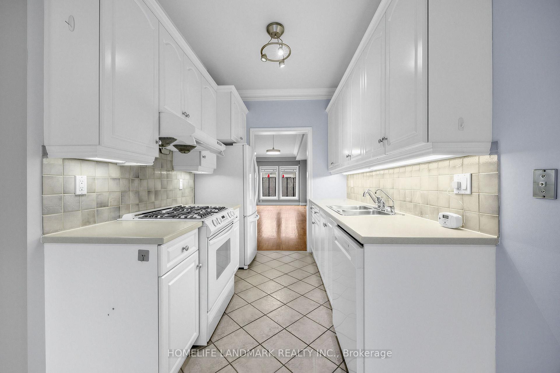 Photo 12 of Unit B, 2283 Lake Shore Boulevard, Etobicoke, Mimico — HOMEH