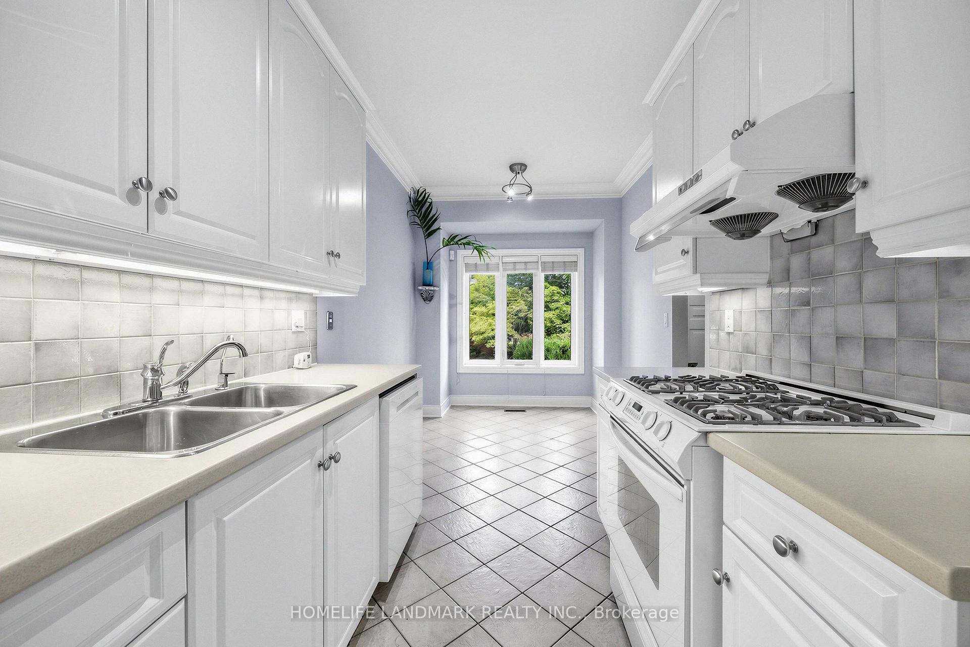 Photo 13 of Unit B, 2283 Lake Shore Boulevard, Etobicoke, Mimico — HOMEH