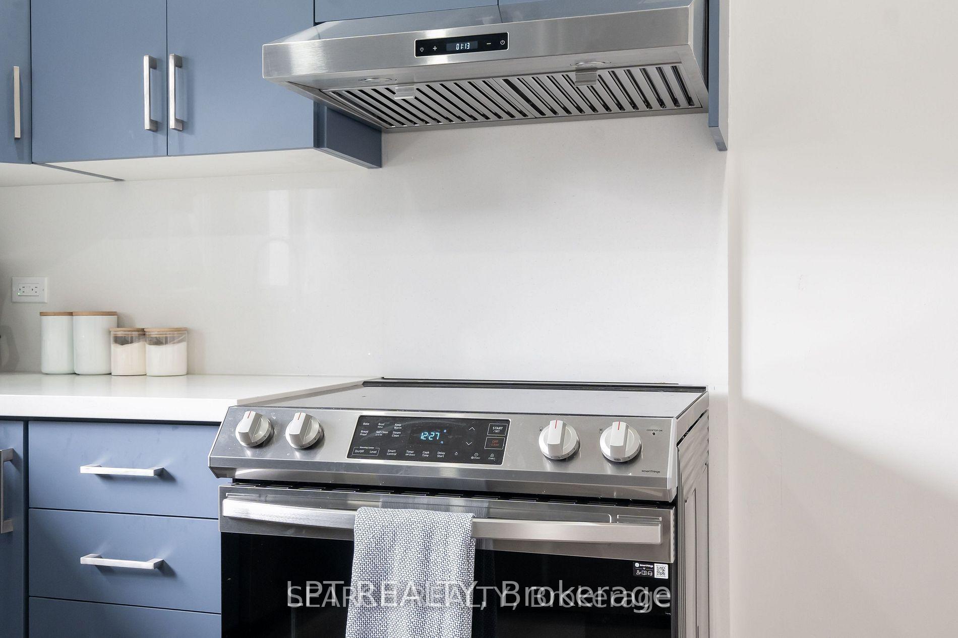 Photo 10 of 1079 Deta Road, Mississauga, Lakeview — HOMEH