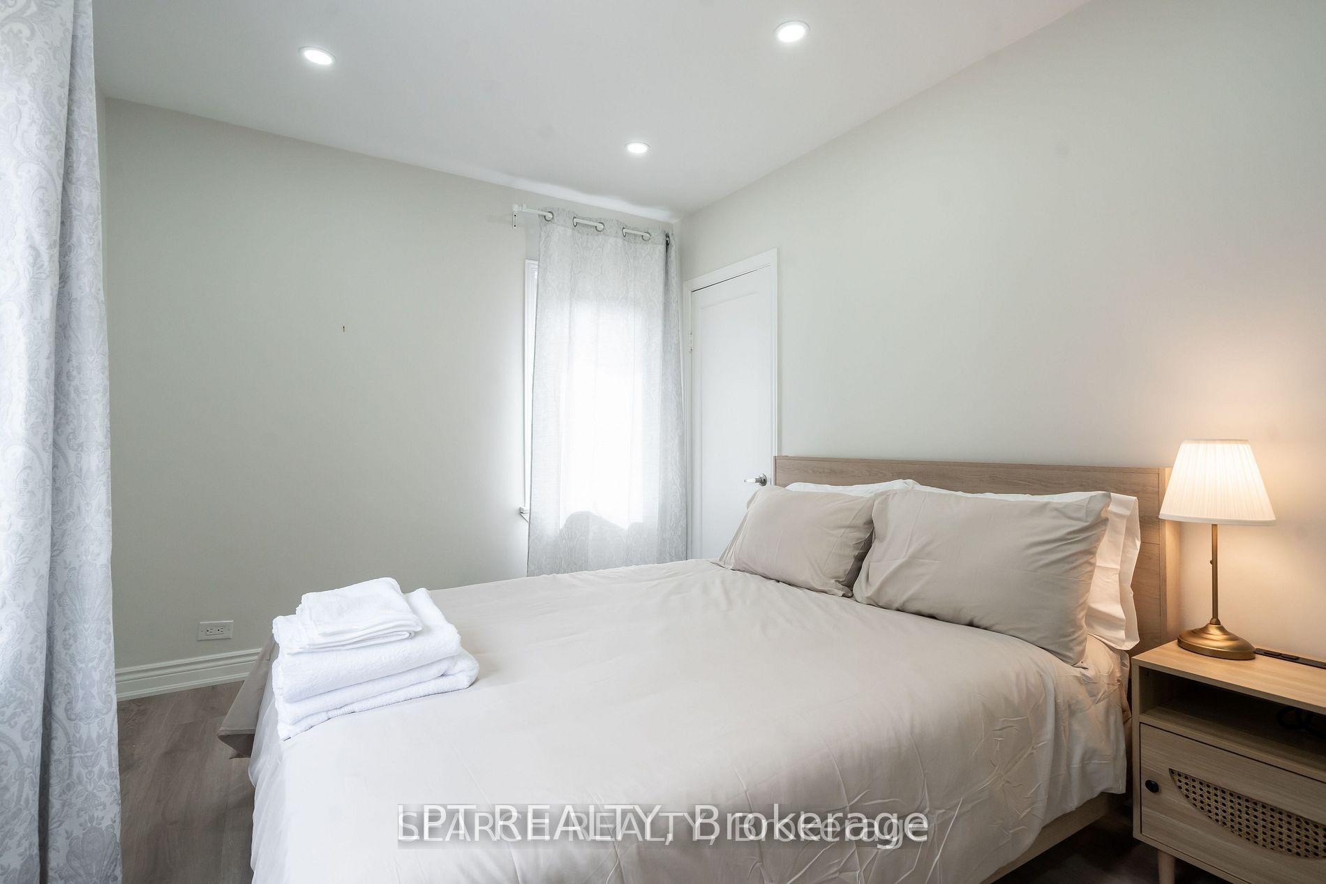 Photo 17 of 1079 Deta Road, Mississauga, Lakeview — HOMEH