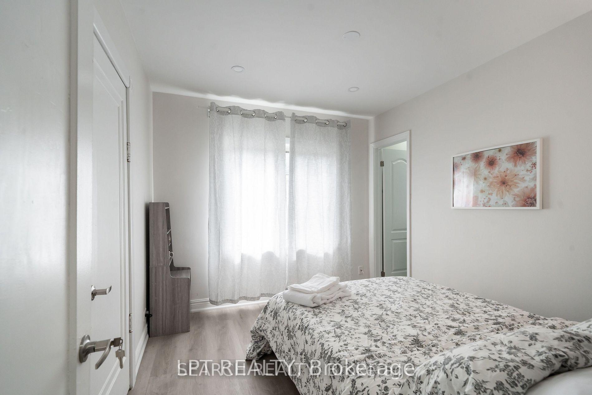 Photo 19 of 1079 Deta Road, Mississauga, Lakeview — HOMEH