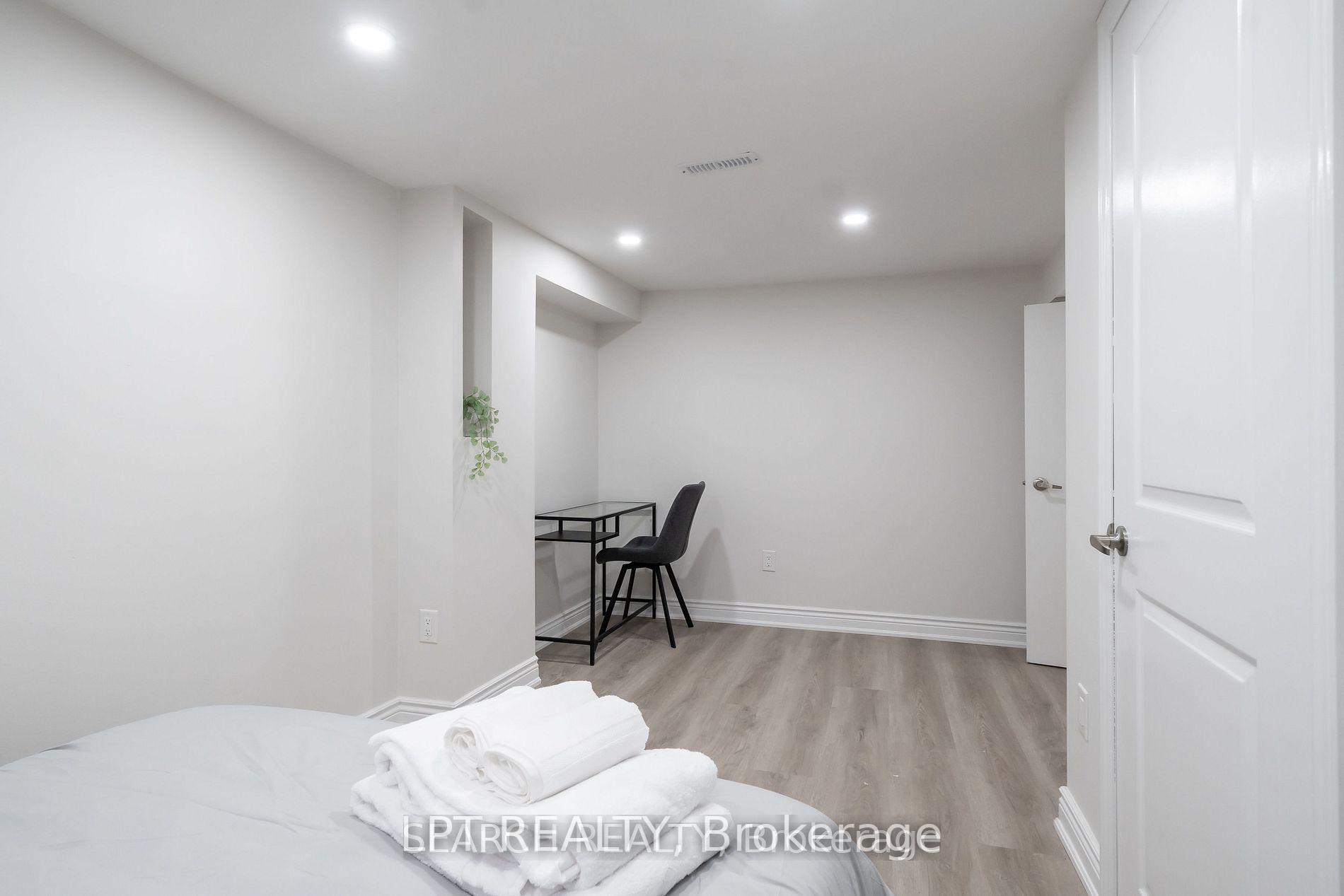 Photo 31 of 1079 Deta Road, Mississauga, Lakeview — HOMEH