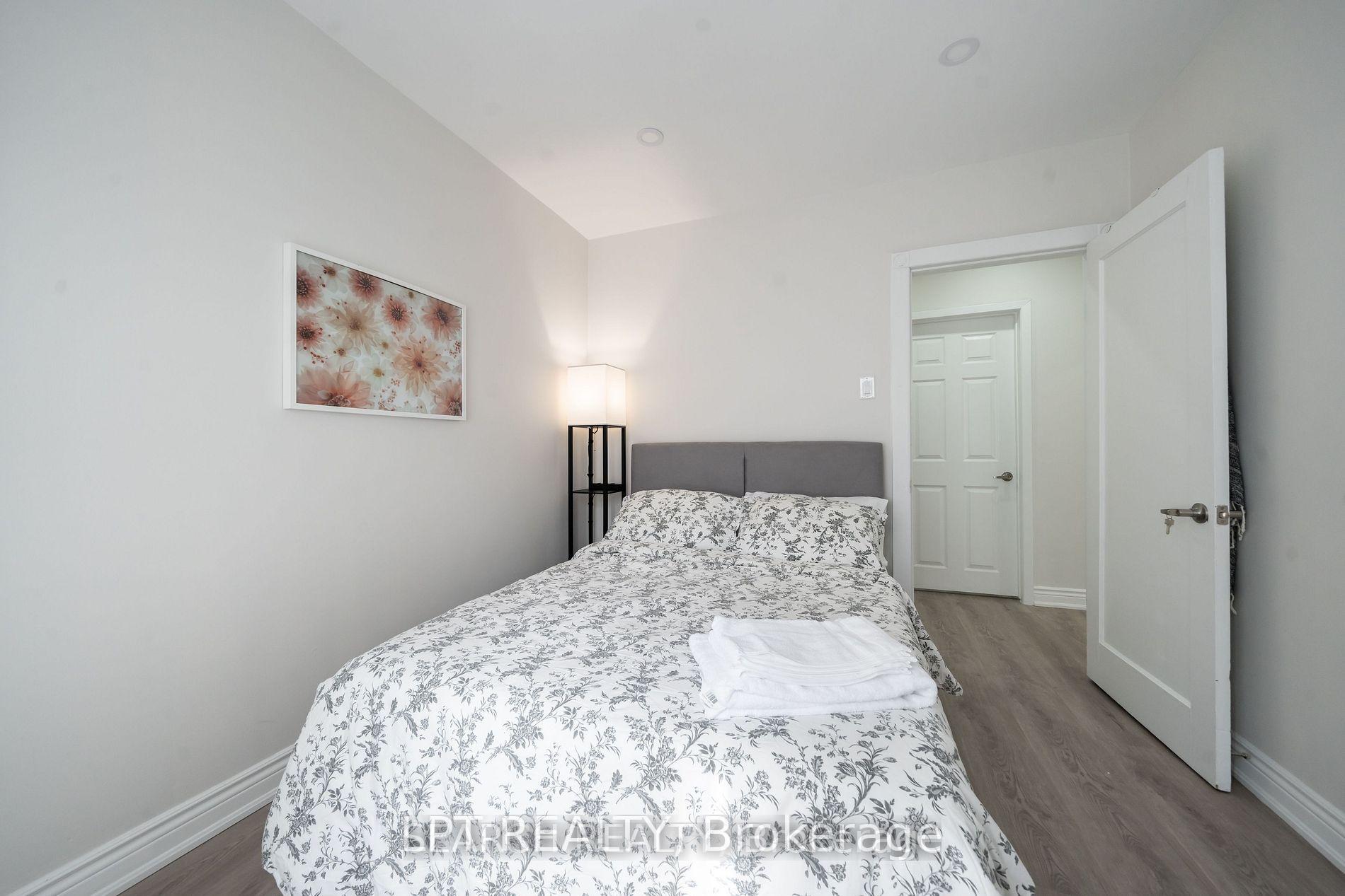 Photo 32 of 1079 Deta Road, Mississauga, Lakeview — HOMEH
