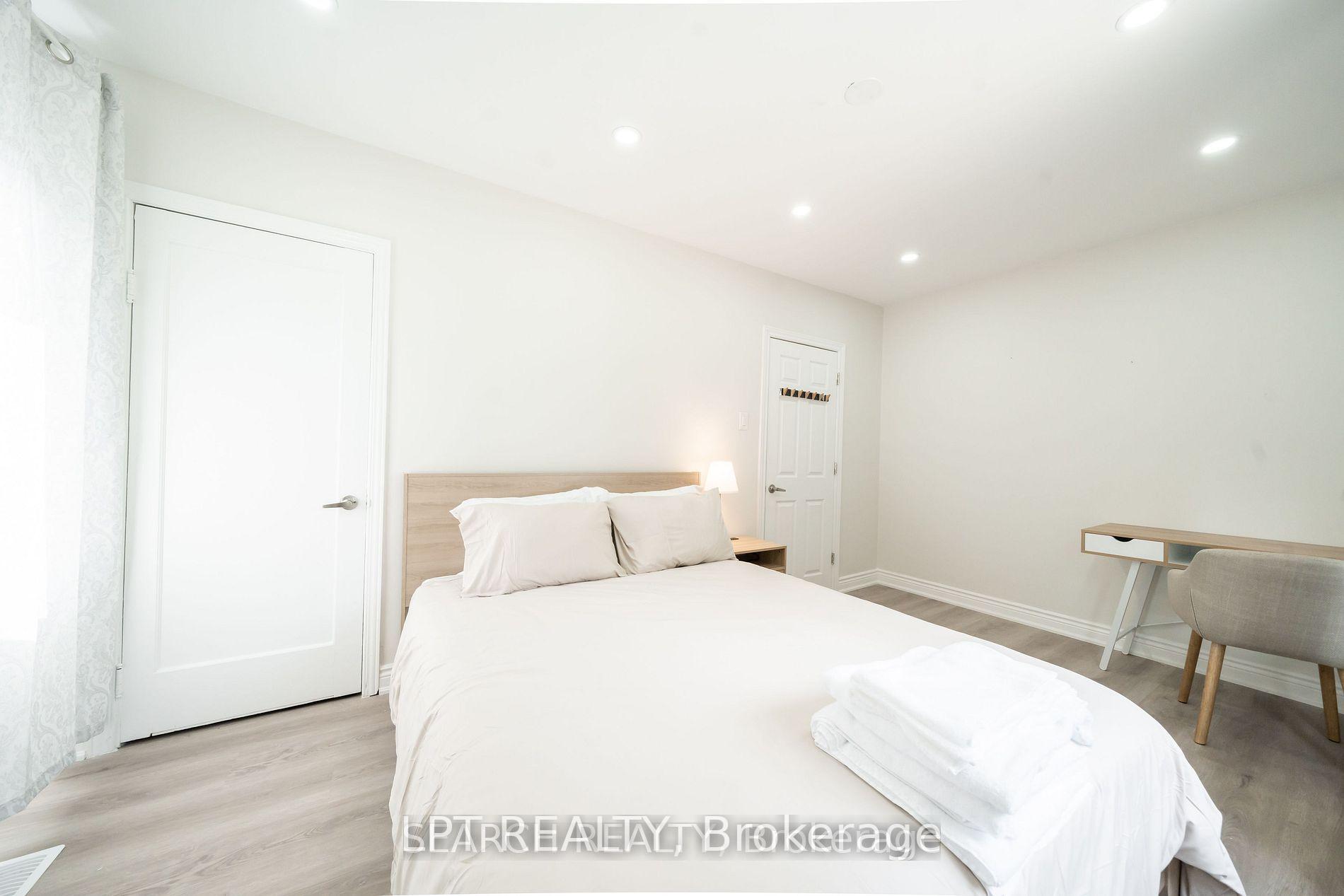 Photo 34 of 1079 Deta Road, Mississauga, Lakeview — HOMEH