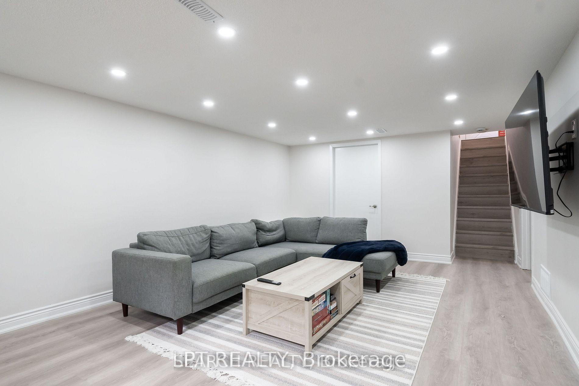 Photo 38 of 1079 Deta Road, Mississauga, Lakeview — HOMEH