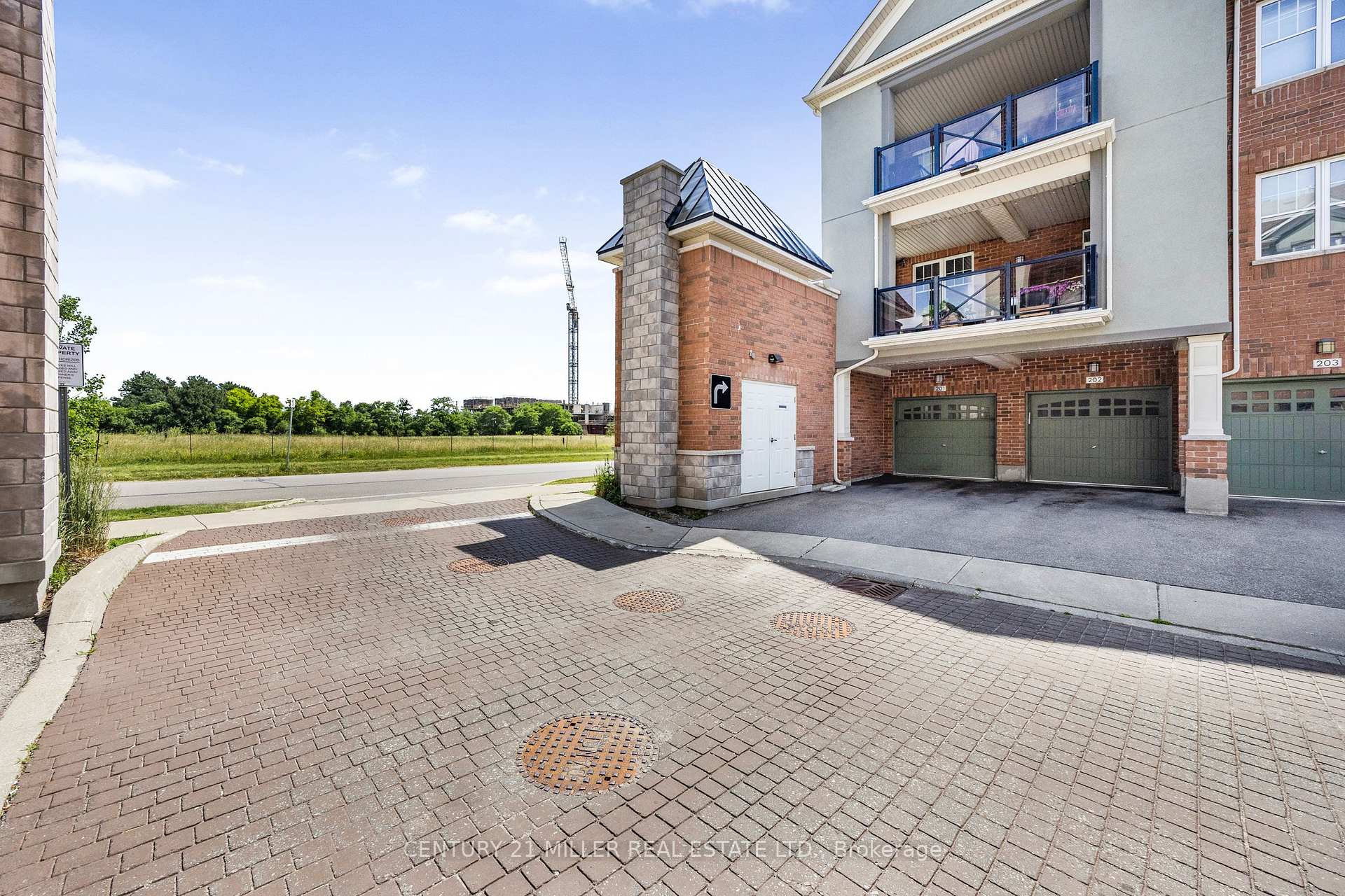 Photo 4 of Unit 201, 275 Roxton Road, Oakville, River Oaks — HOMEH