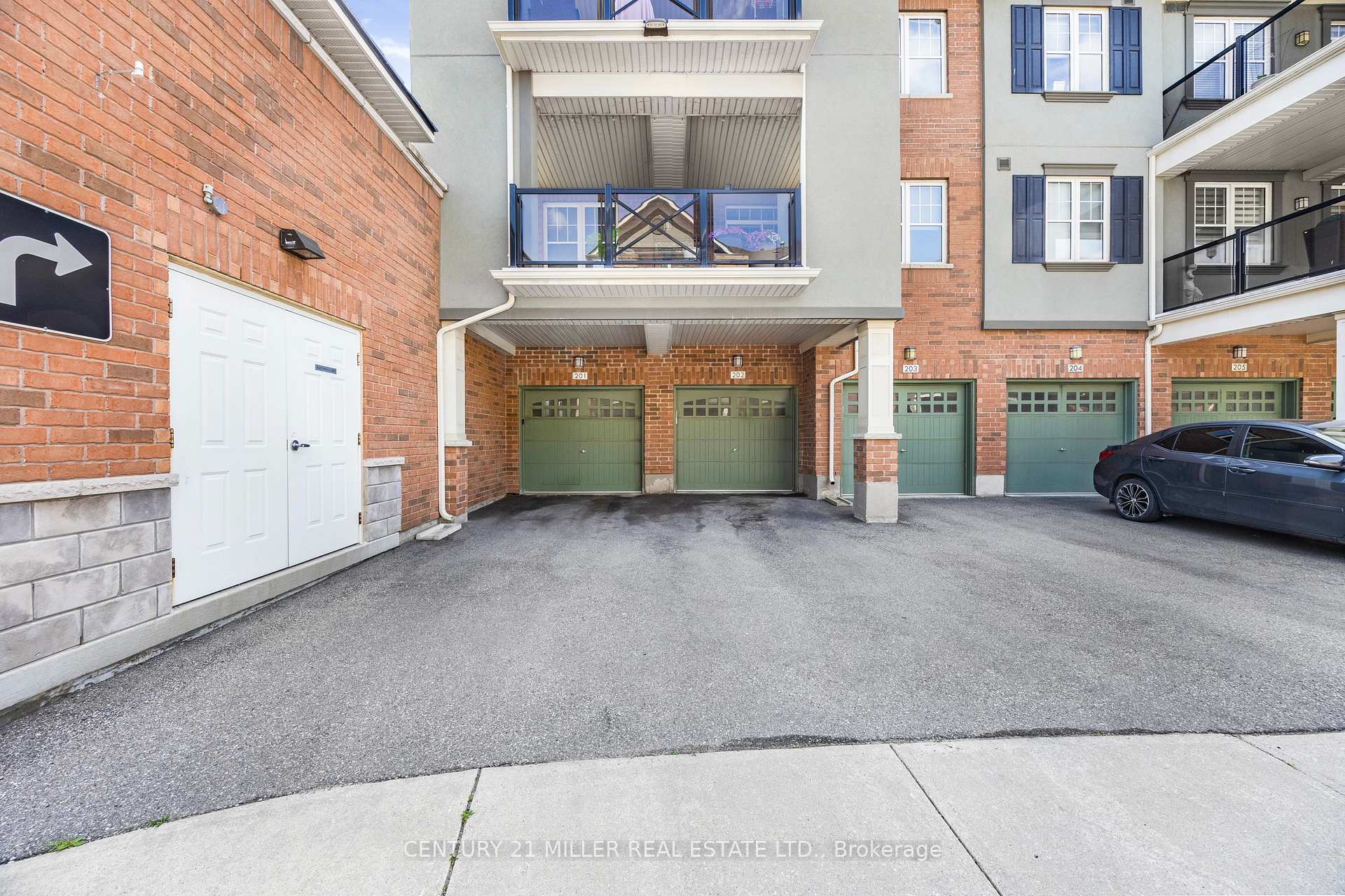 Photo 6 of Unit 201, 275 Roxton Road, Oakville, River Oaks — HOMEH