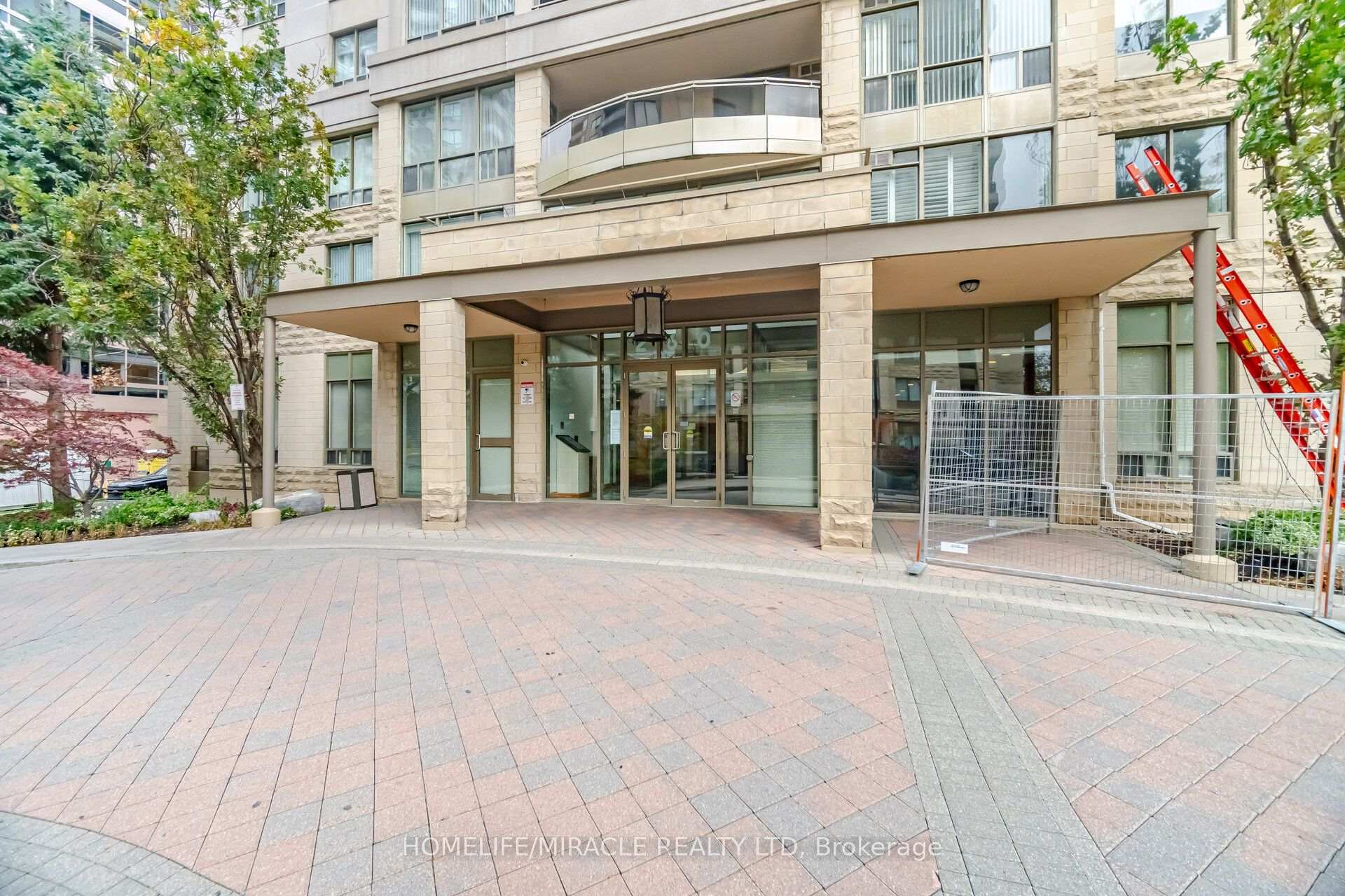 Photo 2 of Unit 301, 260 Doris Avenue, North York, Willowdale East — HOMEH