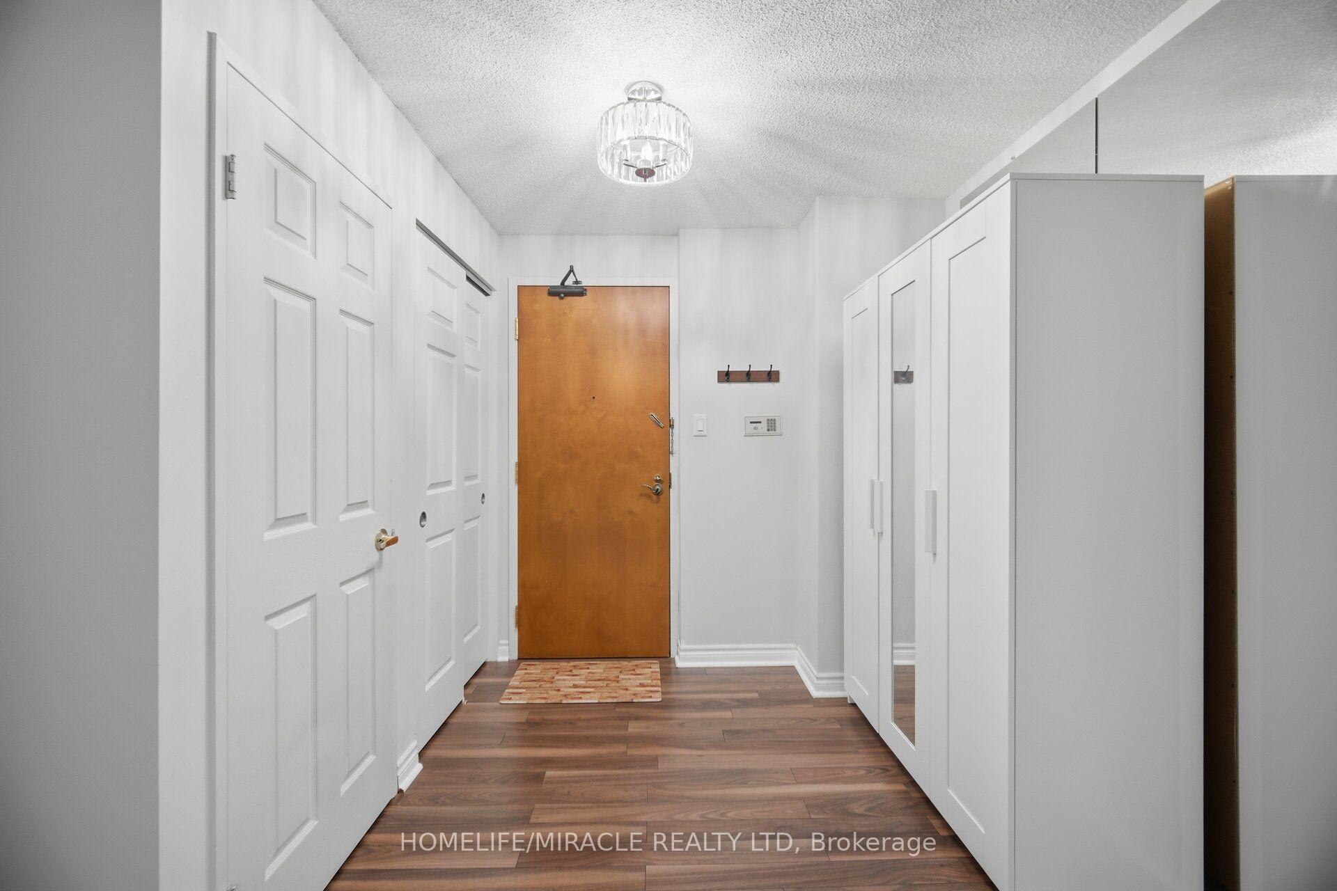 Photo 7 of Unit 301, 260 Doris Avenue, North York, Willowdale East — HOMEH