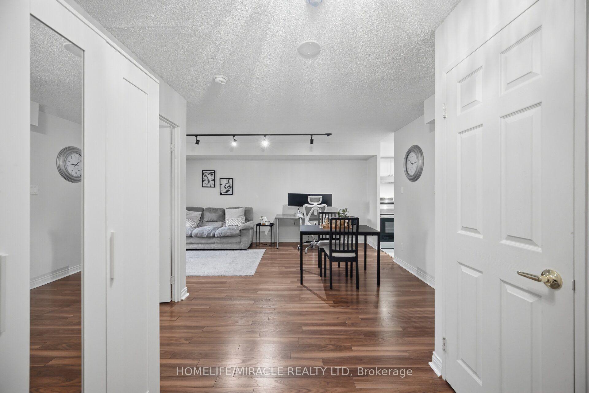 Photo 8 of Unit 301, 260 Doris Avenue, North York, Willowdale East — HOMEH