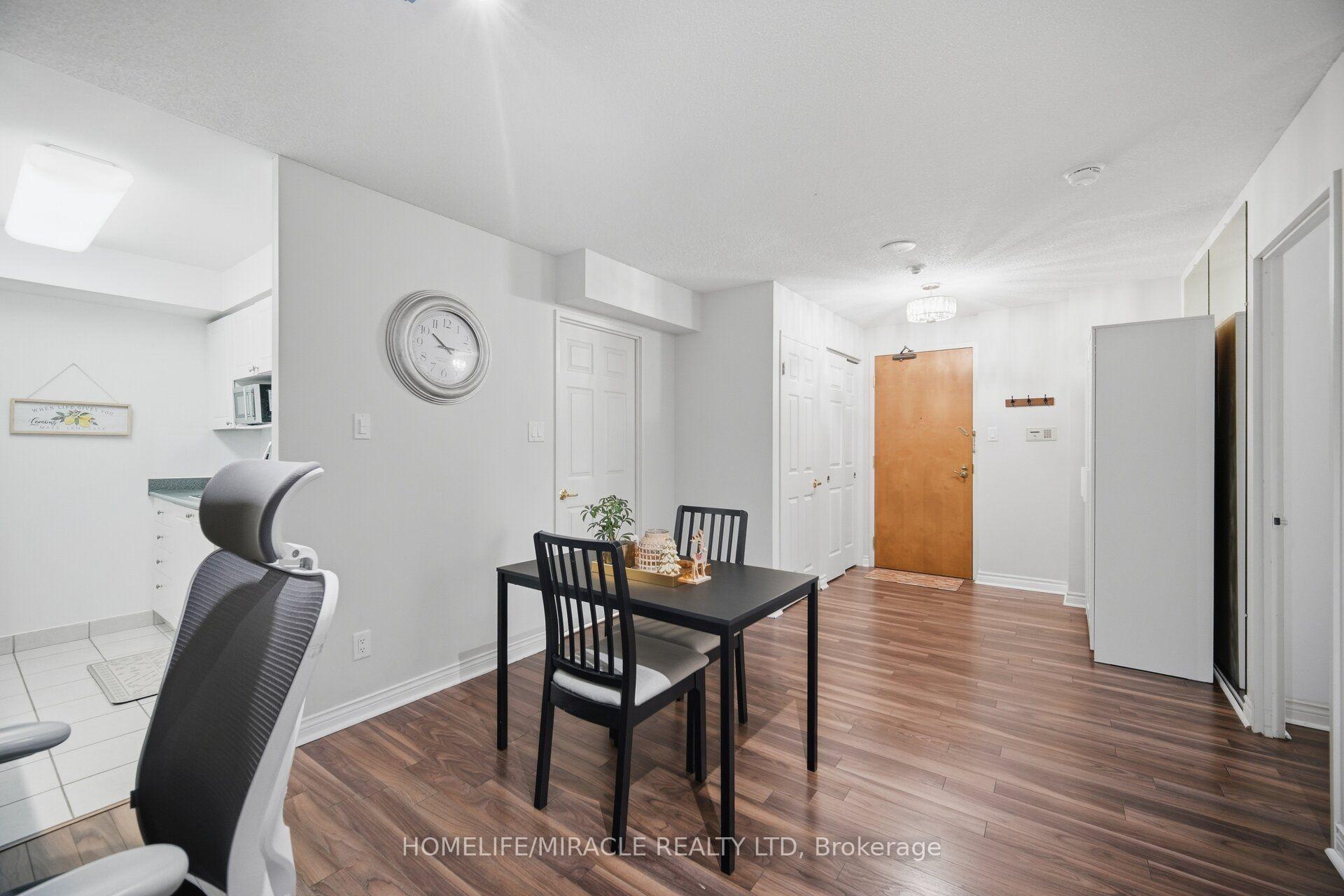 Photo 9 of Unit 301, 260 Doris Avenue, North York, Willowdale East — HOMEH