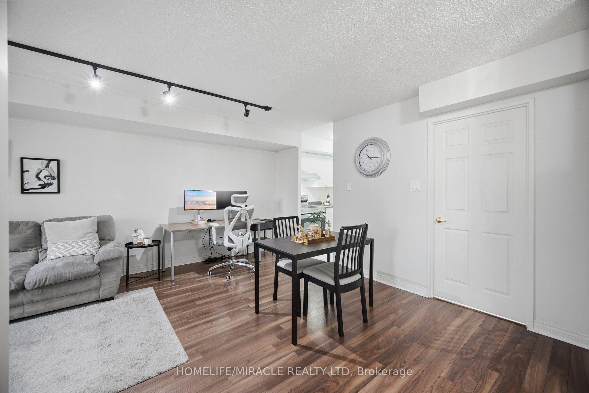 Photo 10 of Unit 301, 260 Doris Avenue, North York, Willowdale East — HOMEH