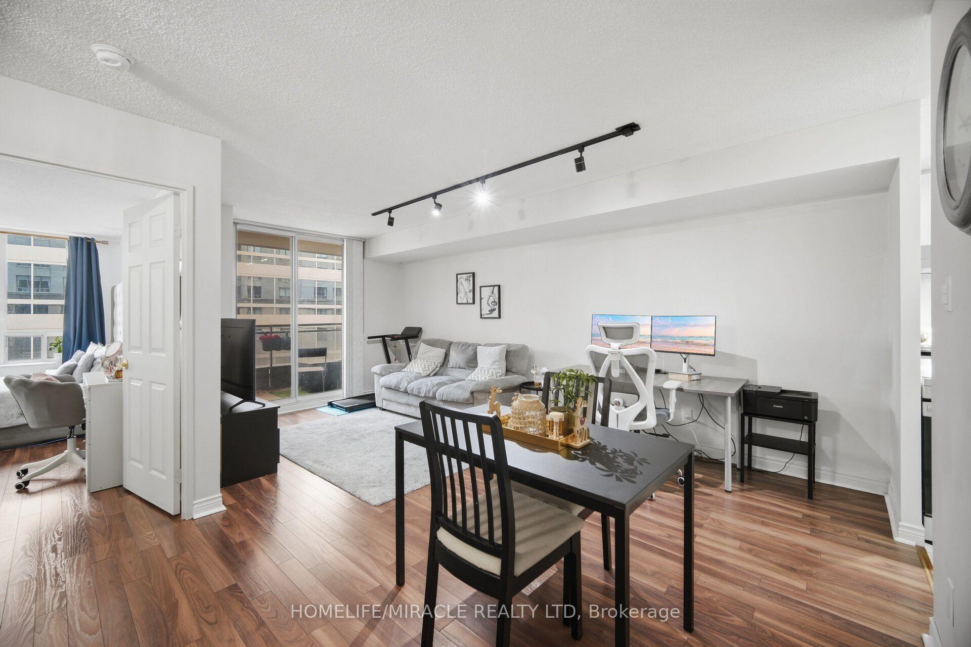Photo 11 of Unit 301, 260 Doris Avenue, North York, Willowdale East — HOMEH