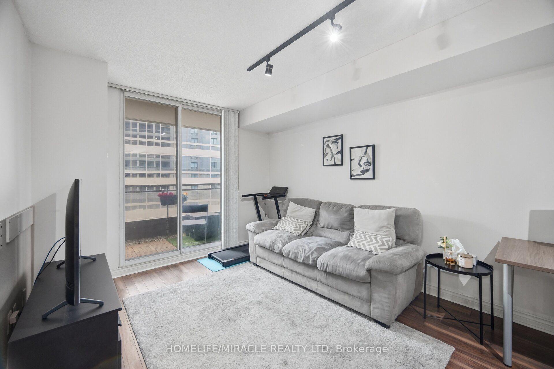 Photo 13 of Unit 301, 260 Doris Avenue, North York, Willowdale East — HOMEH