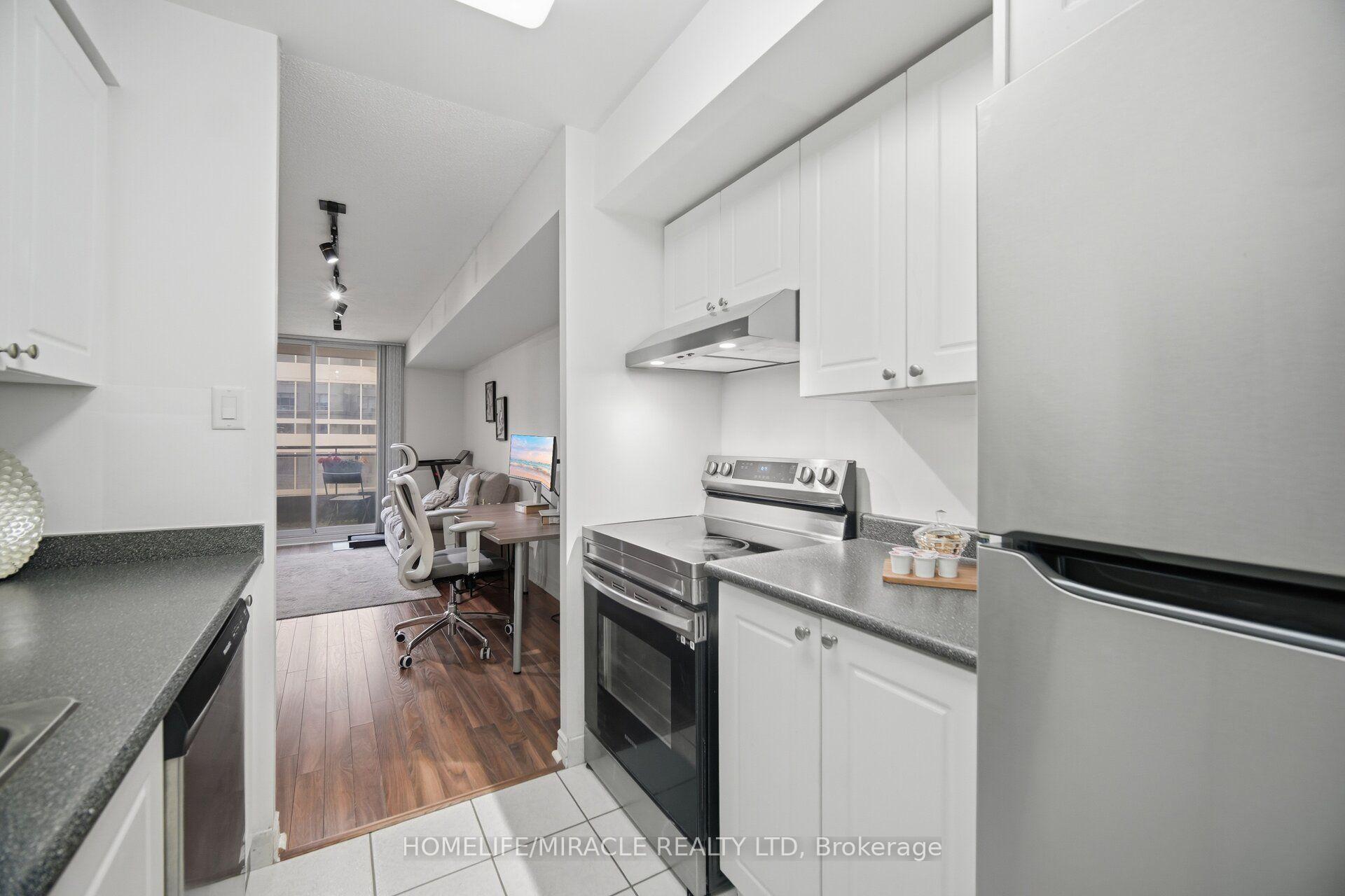 Photo 17 of Unit 301, 260 Doris Avenue, North York, Willowdale East — HOMEH