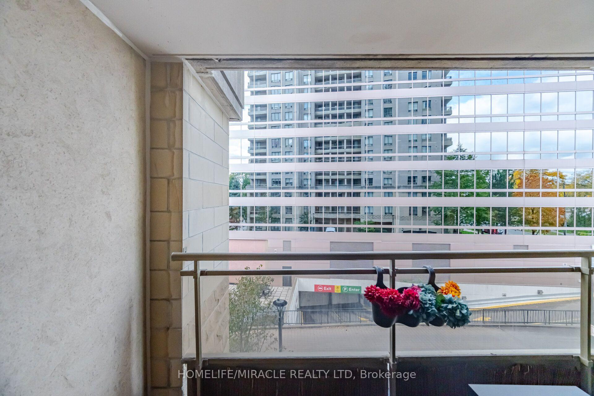 Photo 18 of Unit 301, 260 Doris Avenue, North York, Willowdale East — HOMEH