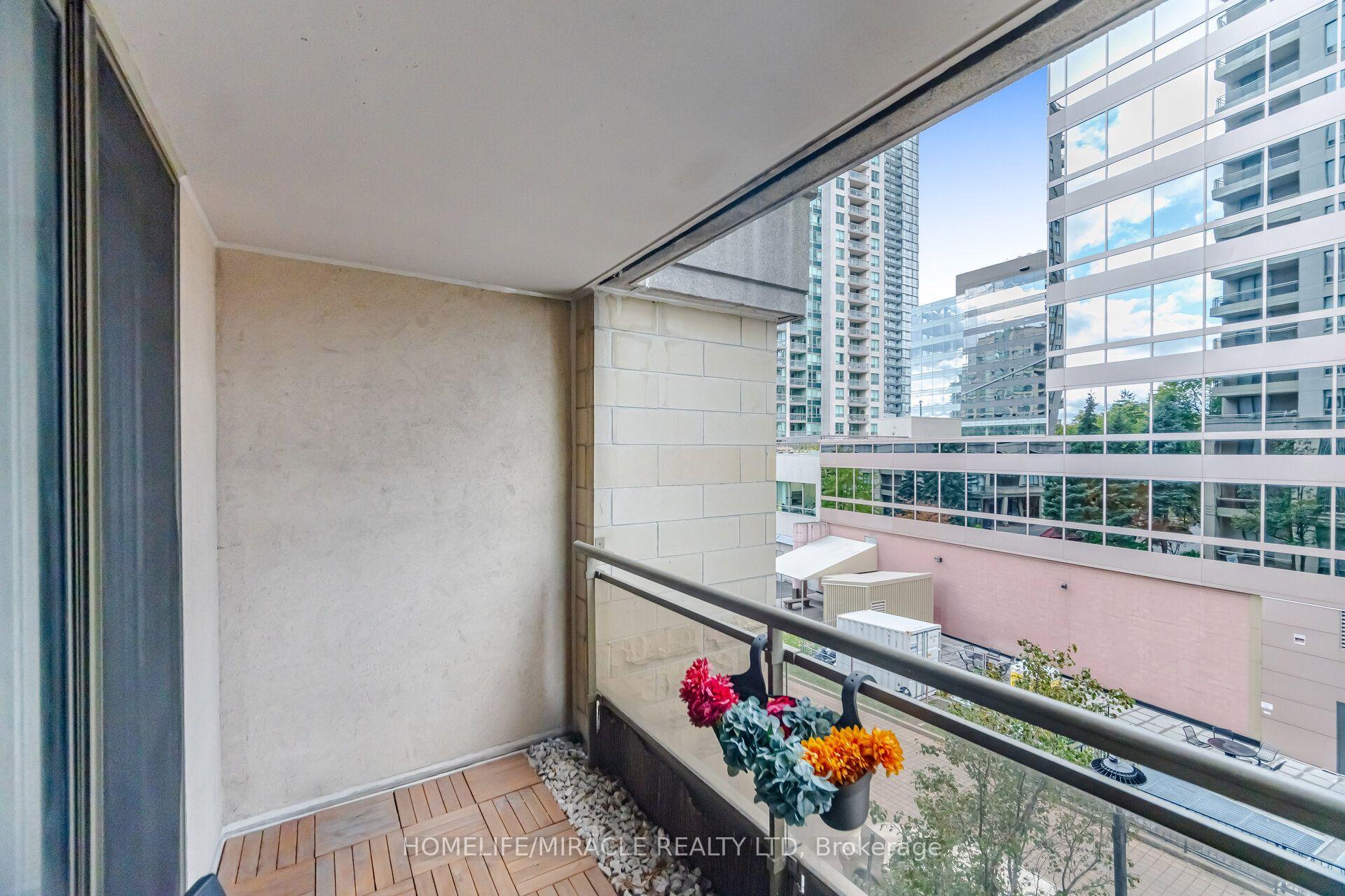 Photo 19 of Unit 301, 260 Doris Avenue, North York, Willowdale East — HOMEH