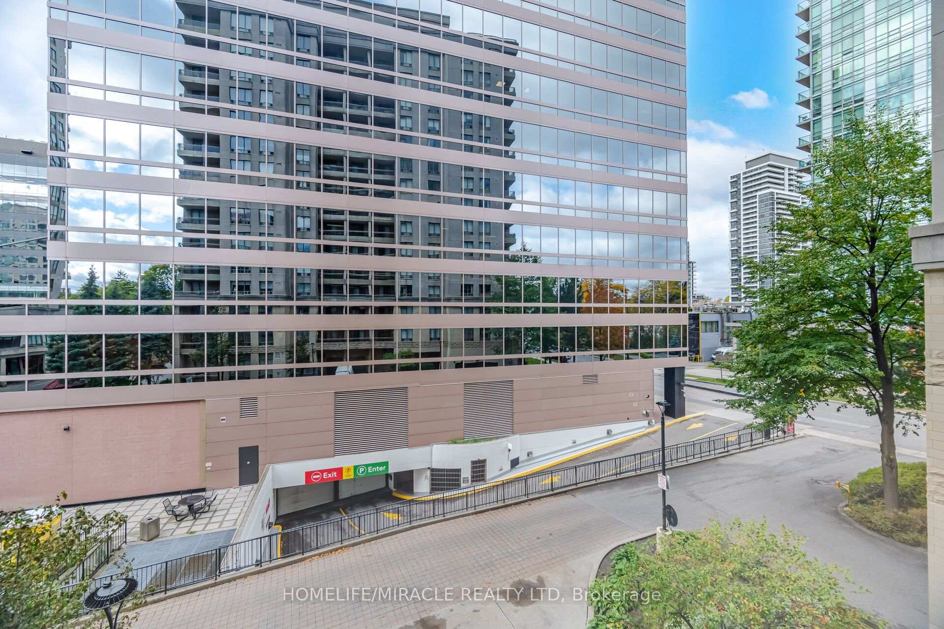 Photo 20 of Unit 301, 260 Doris Avenue, North York, Willowdale East — HOMEH