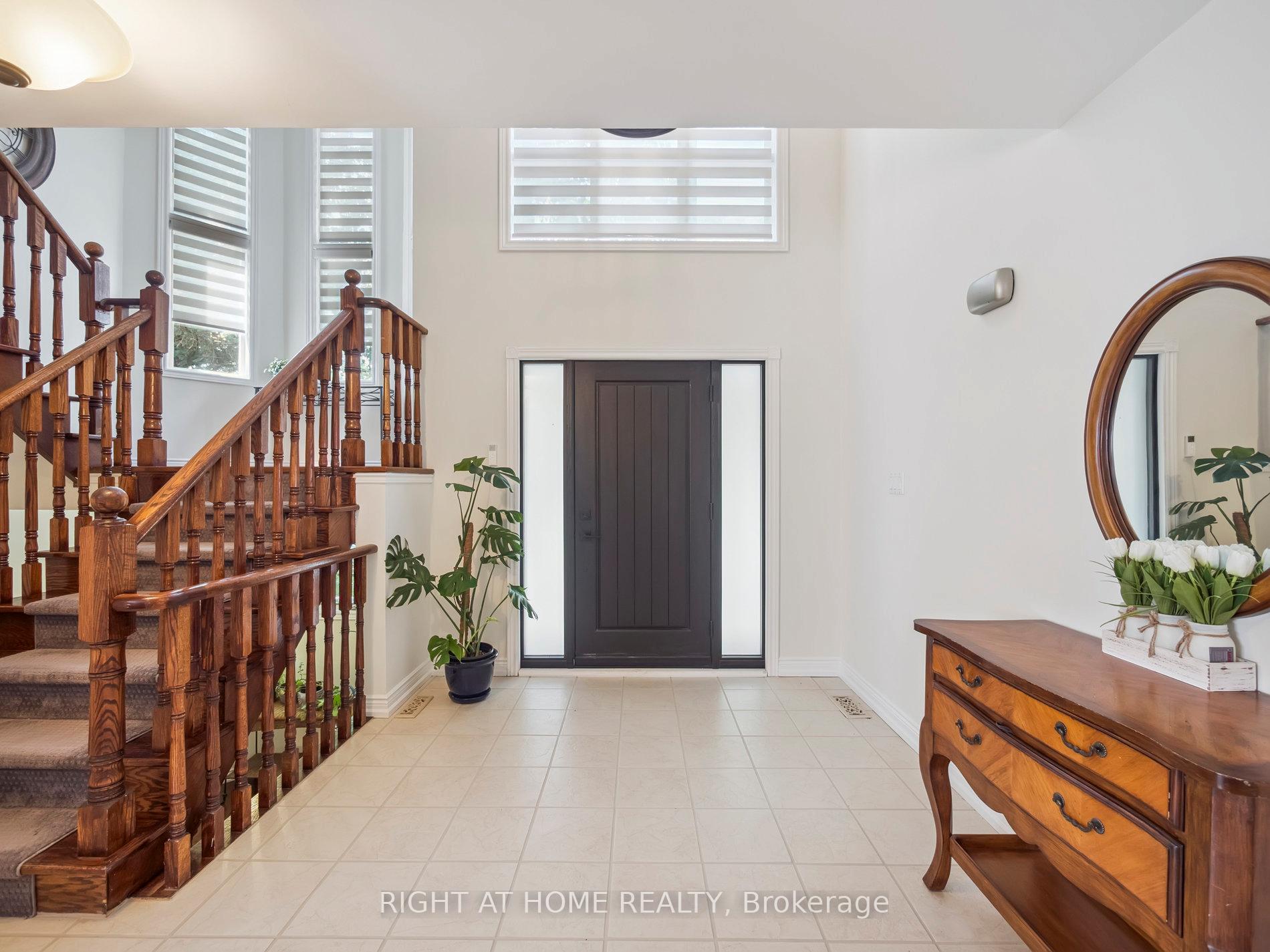 Photo 5 of 100 Carlyle Crescent, Aurora, Aurora Highlands — HOMEH