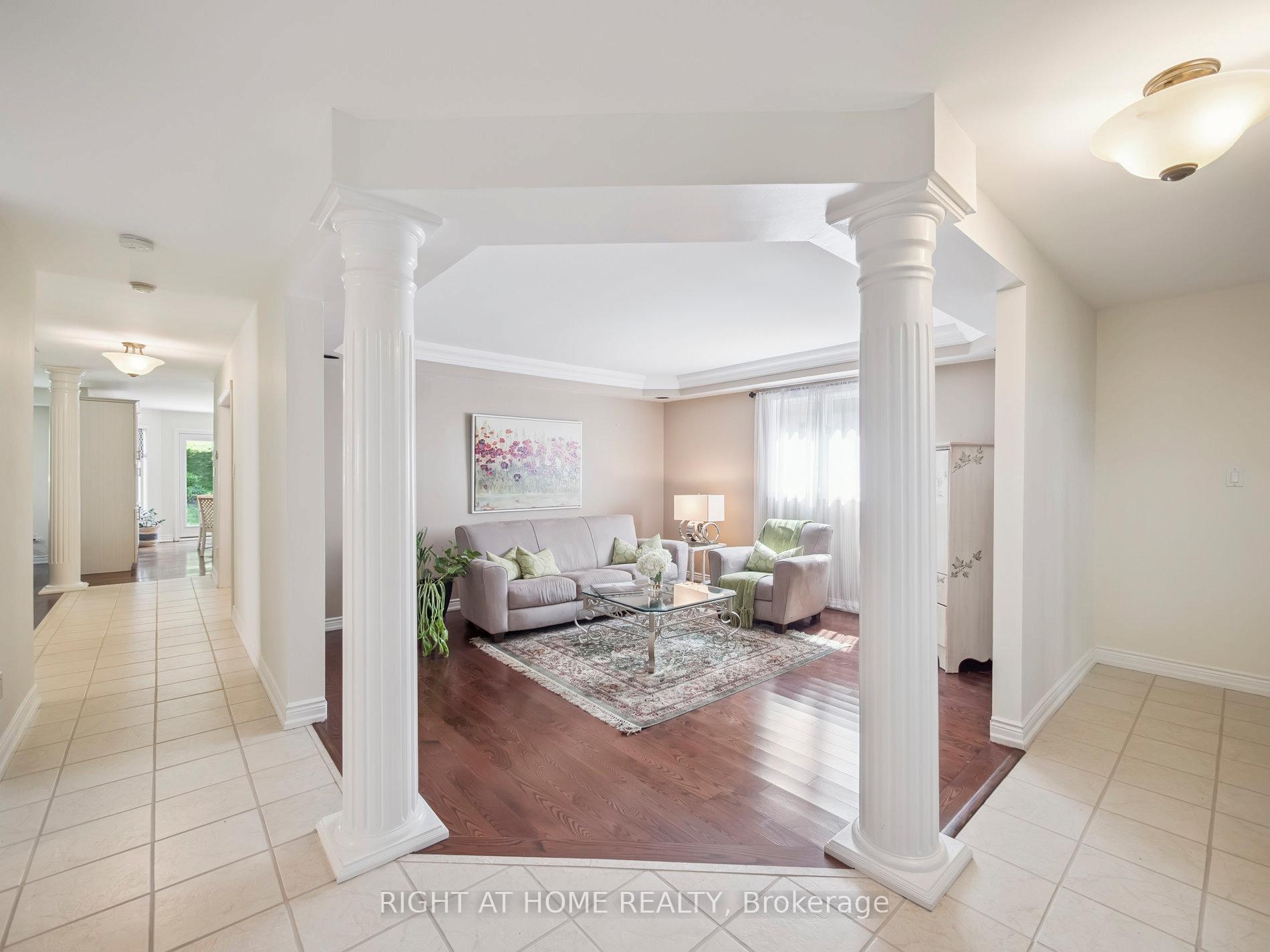 Photo 6 of 100 Carlyle Crescent, Aurora, Aurora Highlands — HOMEH