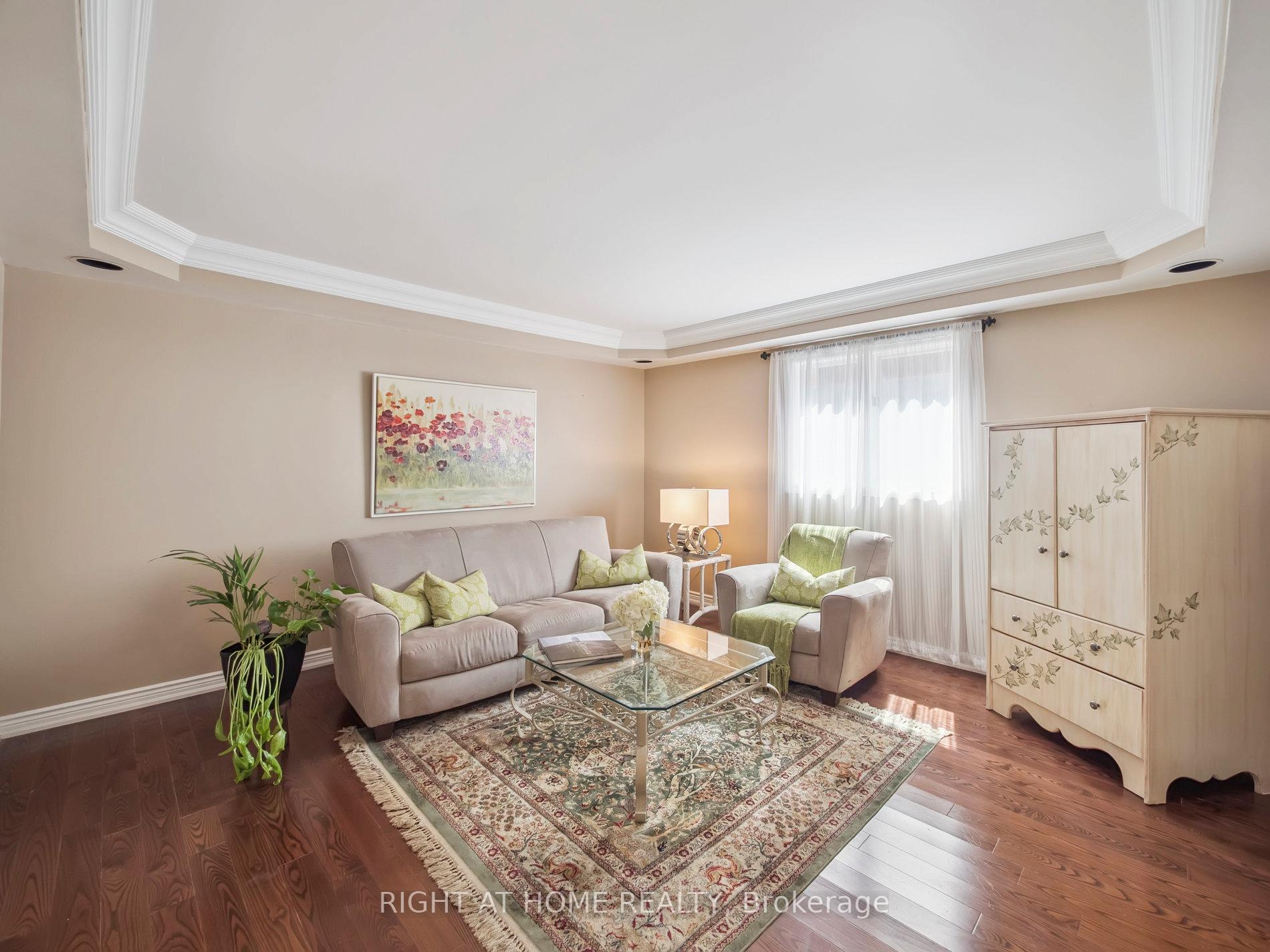 Photo 7 of 100 Carlyle Crescent, Aurora, Aurora Highlands — HOMEH