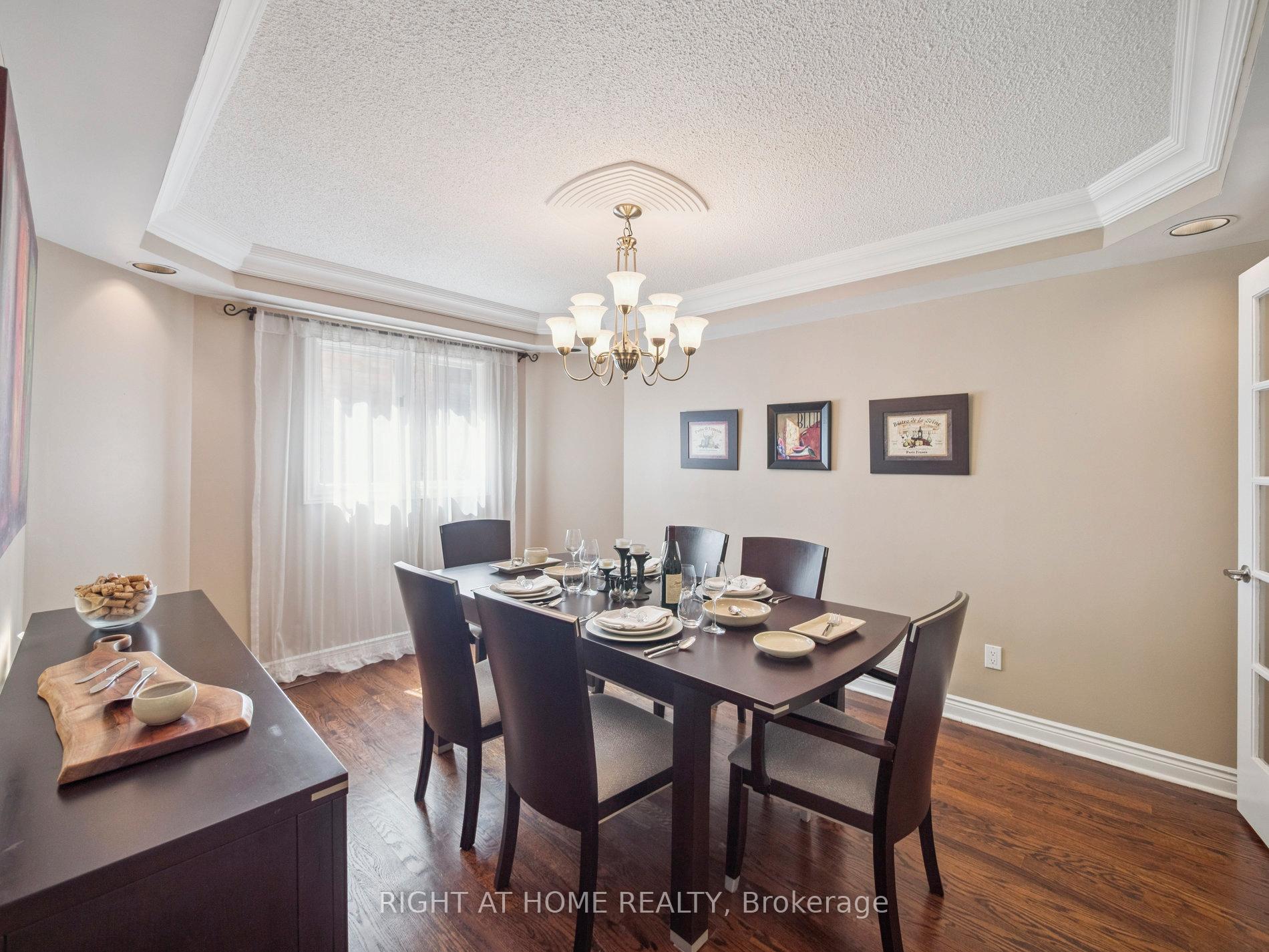 Photo 10 of 100 Carlyle Crescent, Aurora, Aurora Highlands — HOMEH