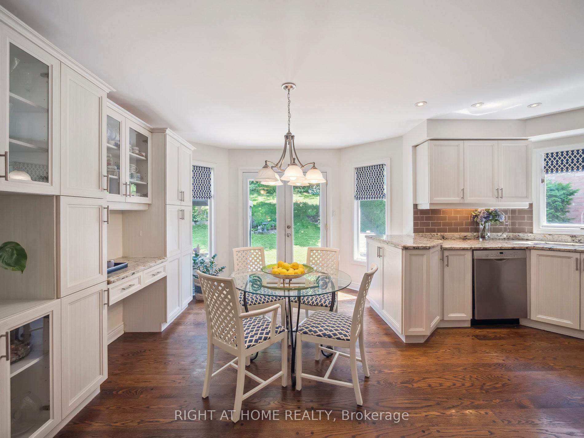 Photo 12 of 100 Carlyle Crescent, Aurora, Aurora Highlands — HOMEH