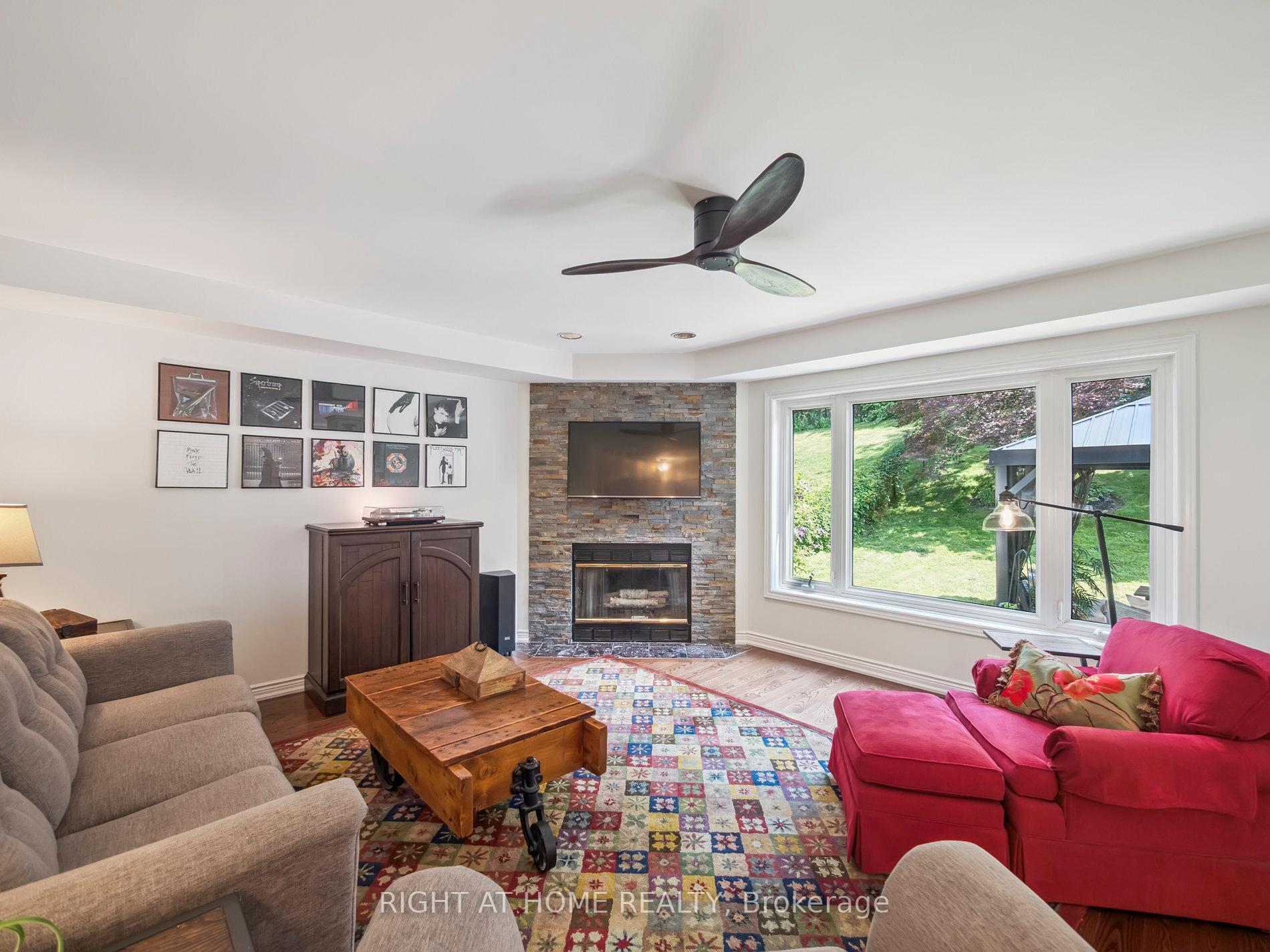 Photo 16 of 100 Carlyle Crescent, Aurora, Aurora Highlands — HOMEH