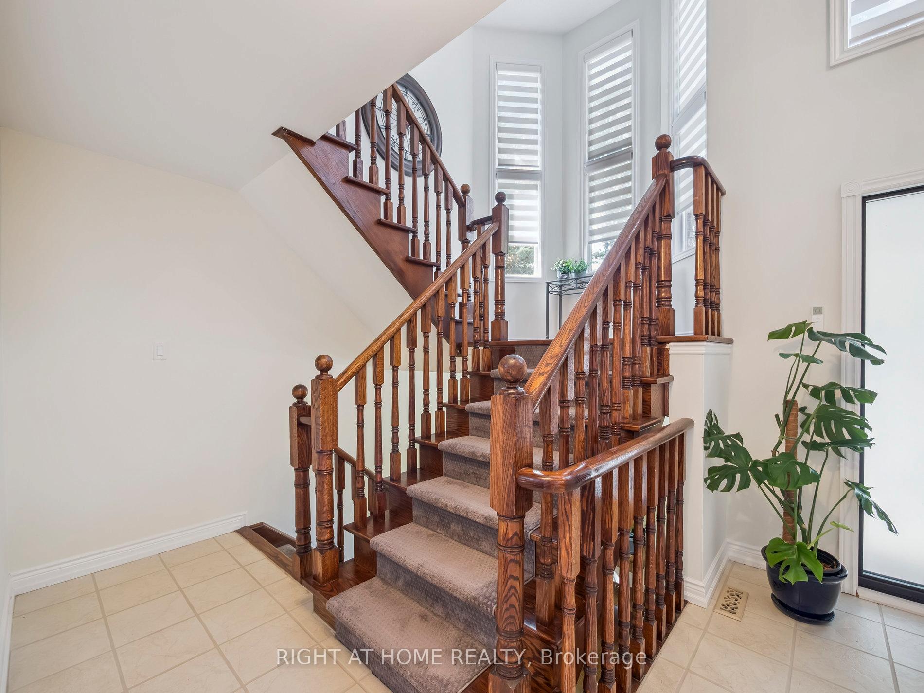 Photo 20 of 100 Carlyle Crescent, Aurora, Aurora Highlands — HOMEH